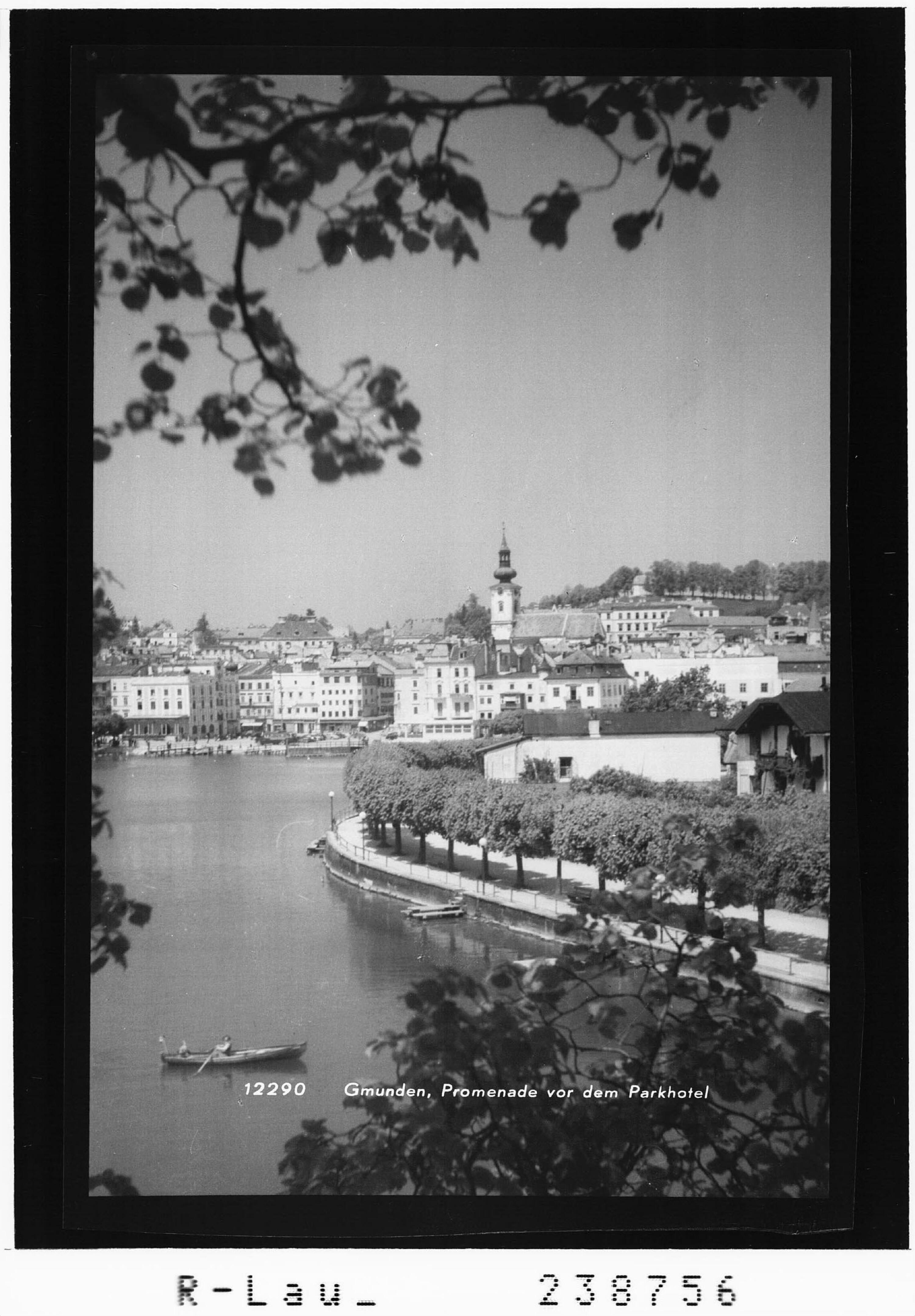 Gmunden / Promenade vor dem Parkhotel></div>


    <hr>
    <div class=