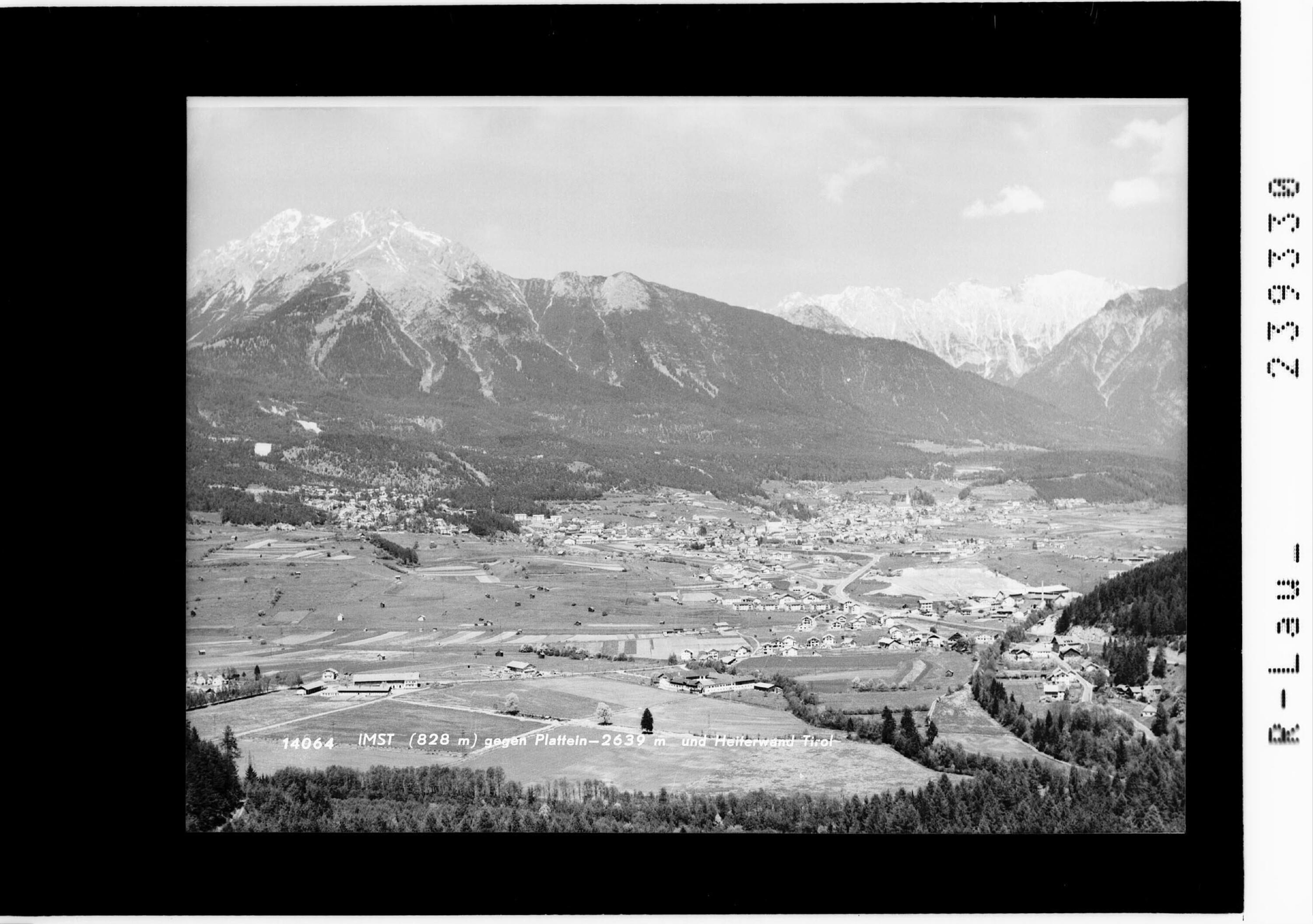 Imst (828 m) gegen Plattein-2639 m und Heiterwand / Tirol></div>


    <hr>
    <div class=