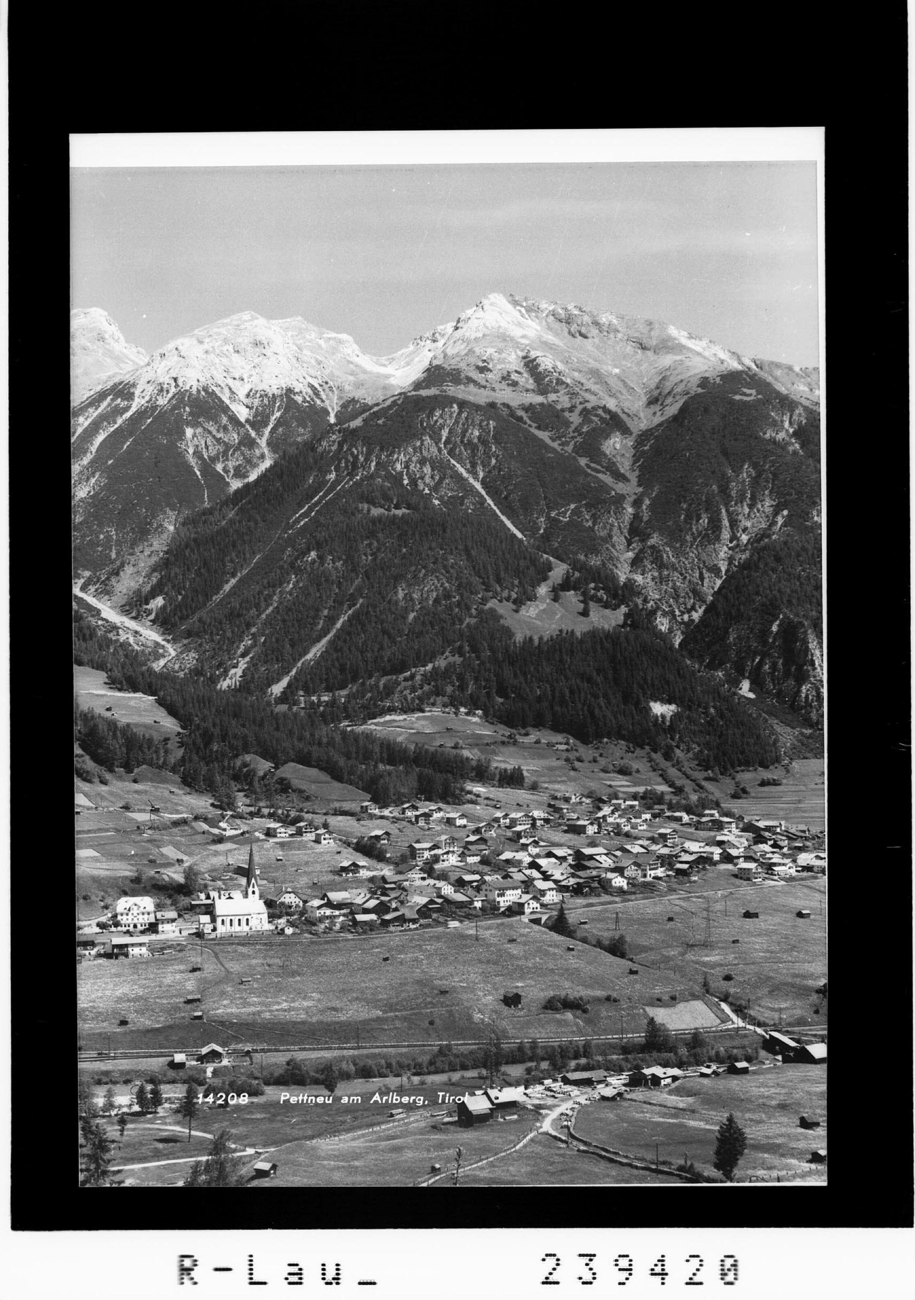 Pettneu am Arlberg / Tirol></div>


    <hr>
    <div class=