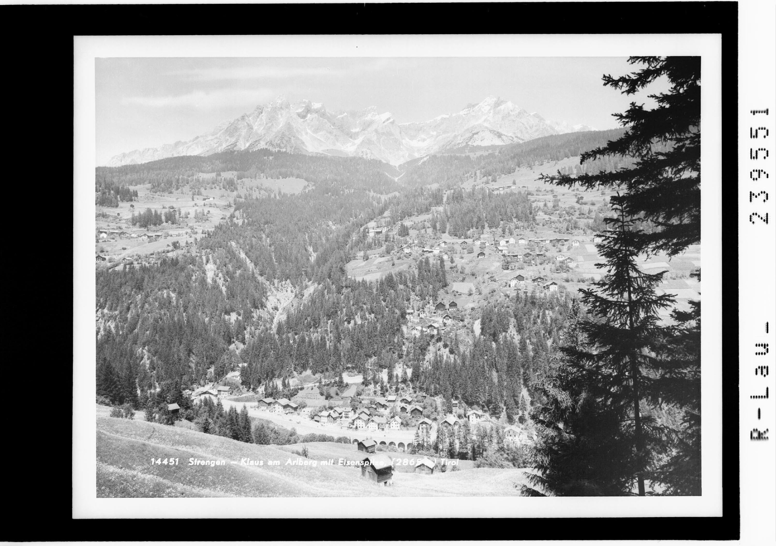 Strengen - Klaus am Arlberg mit Eisenspitze 2865 m / Tirol></div>


    <hr>
    <div class=