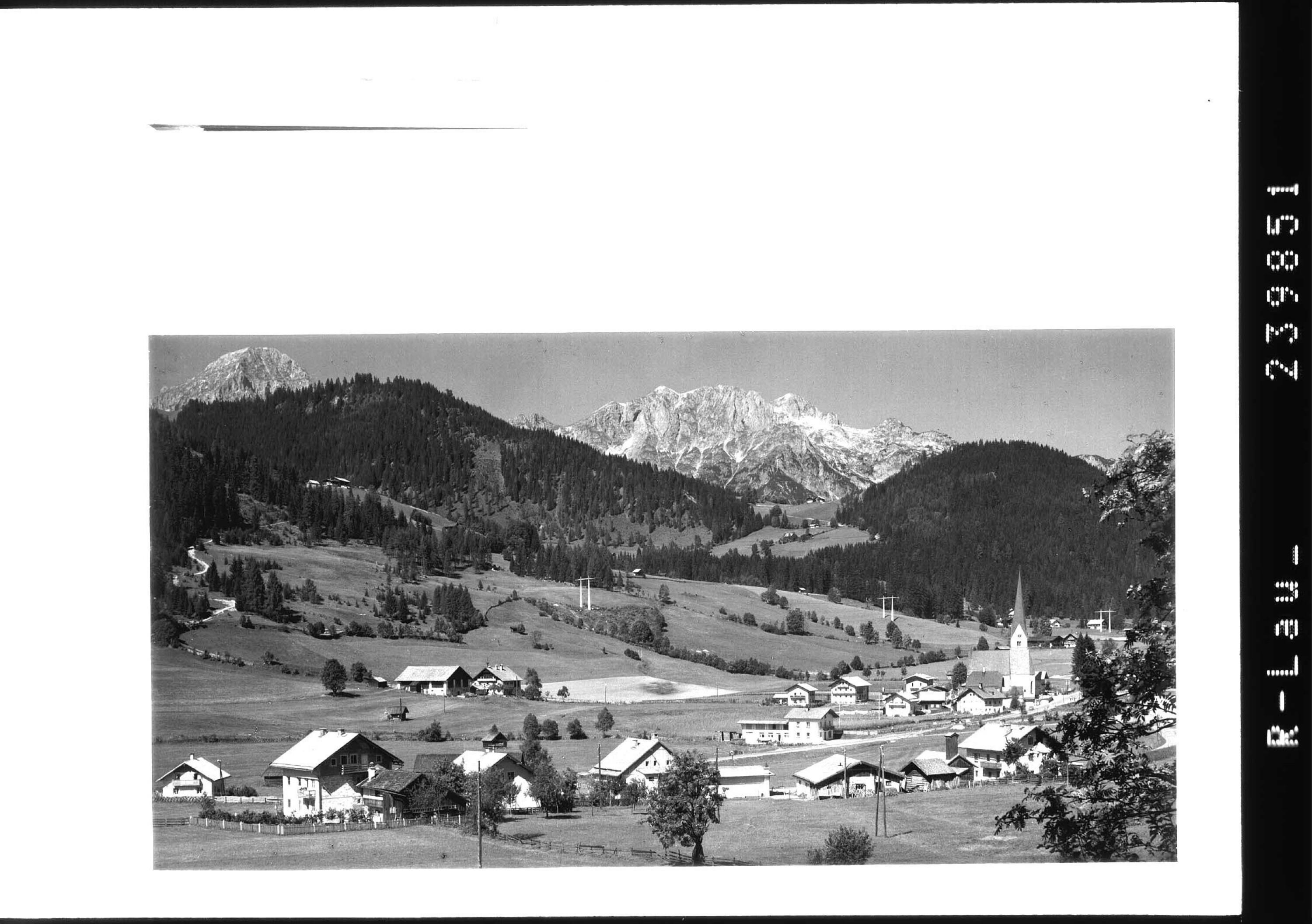 [St.Martin am Tennengebirge / Salzburg]></div>


    <hr>
    <div class=