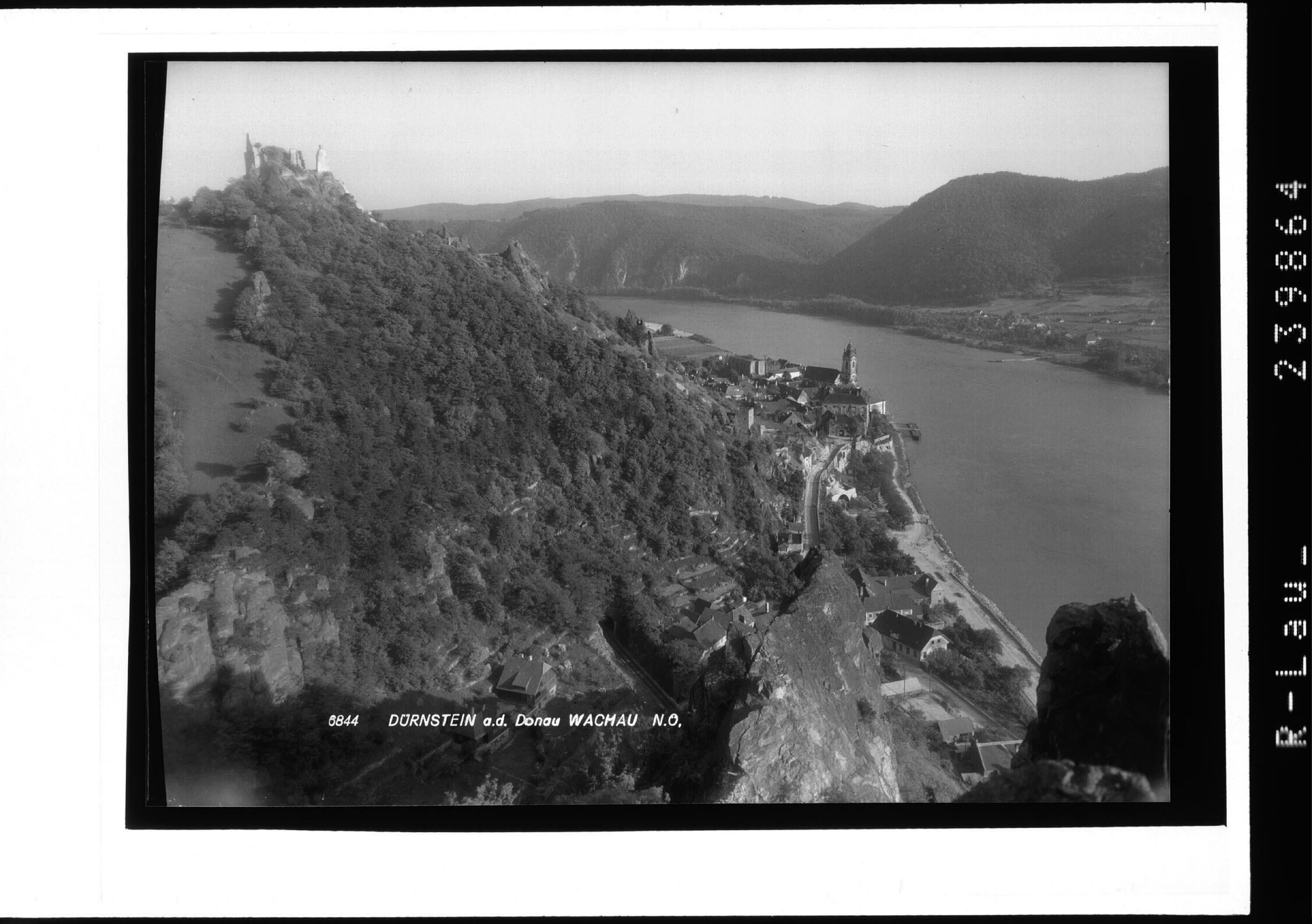 Dürnstein an der Donau / Wachau / Niederösterreich></div>


    <hr>
    <div class=