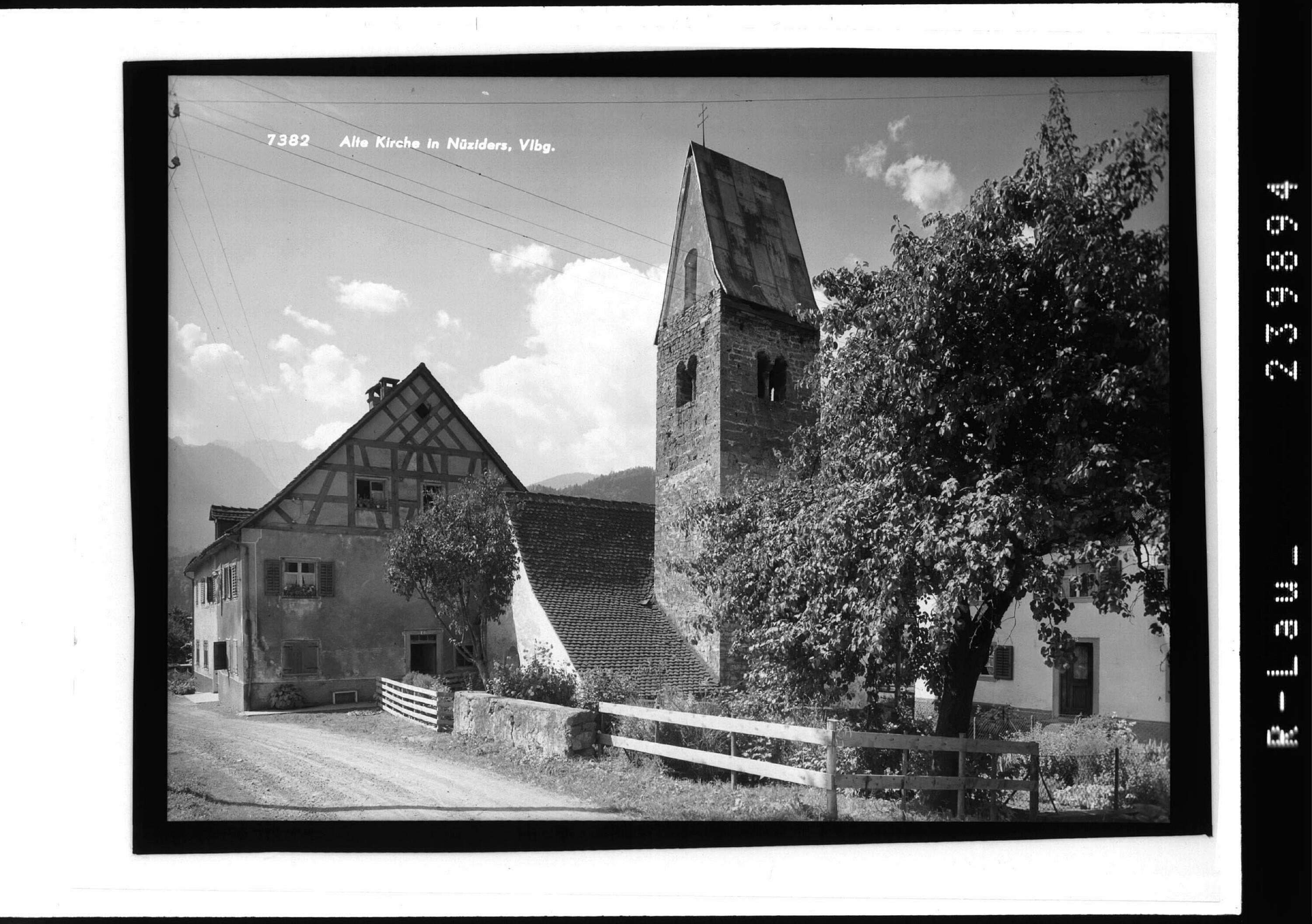 Alte Kirche in Nüziders / Vorarlberg></div>


    <hr>
    <div class=