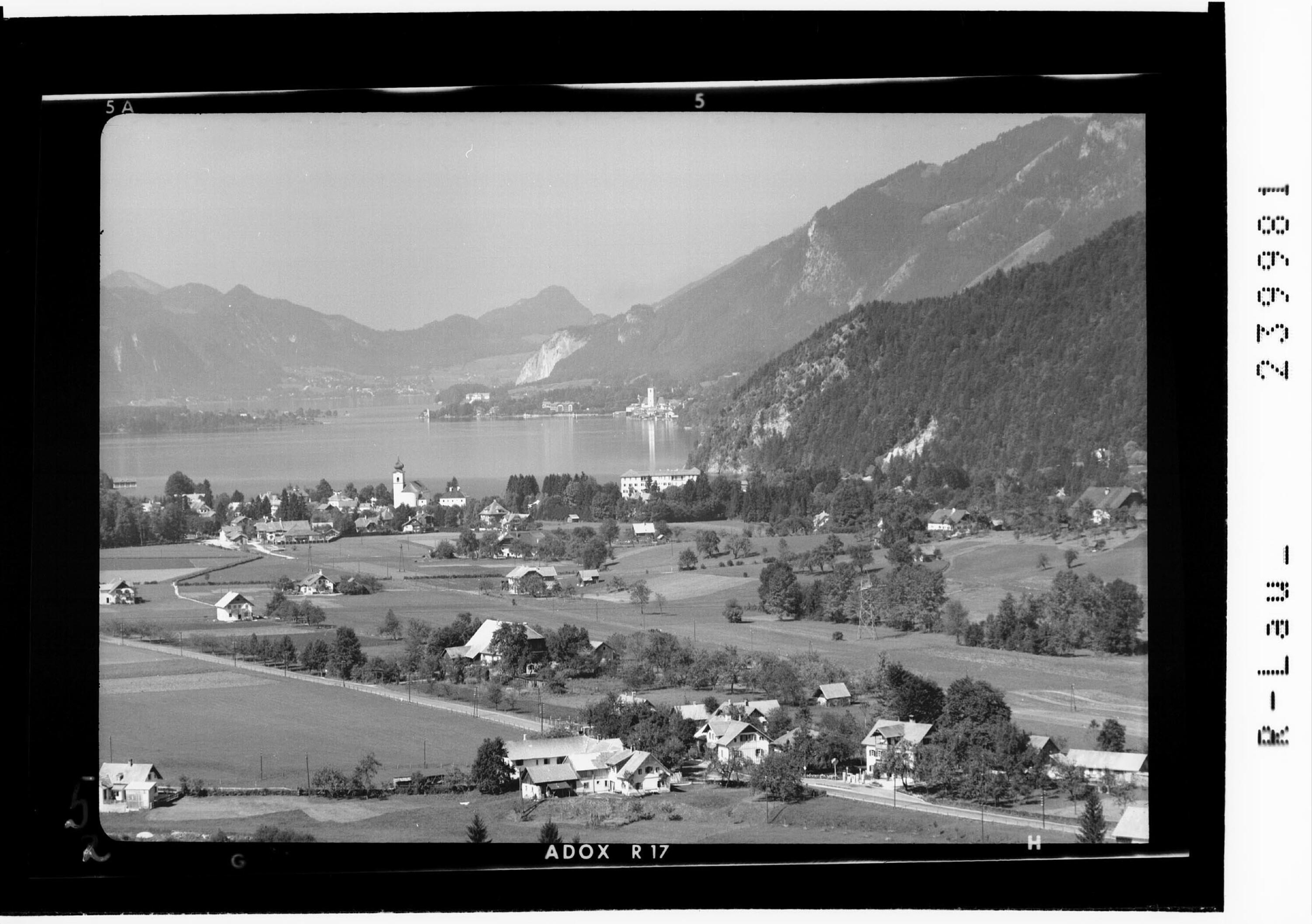 [Strobl am Wolfgangsee gegen St. Wolfgang und St. Gilgen]></div>


    <hr>
    <div class=