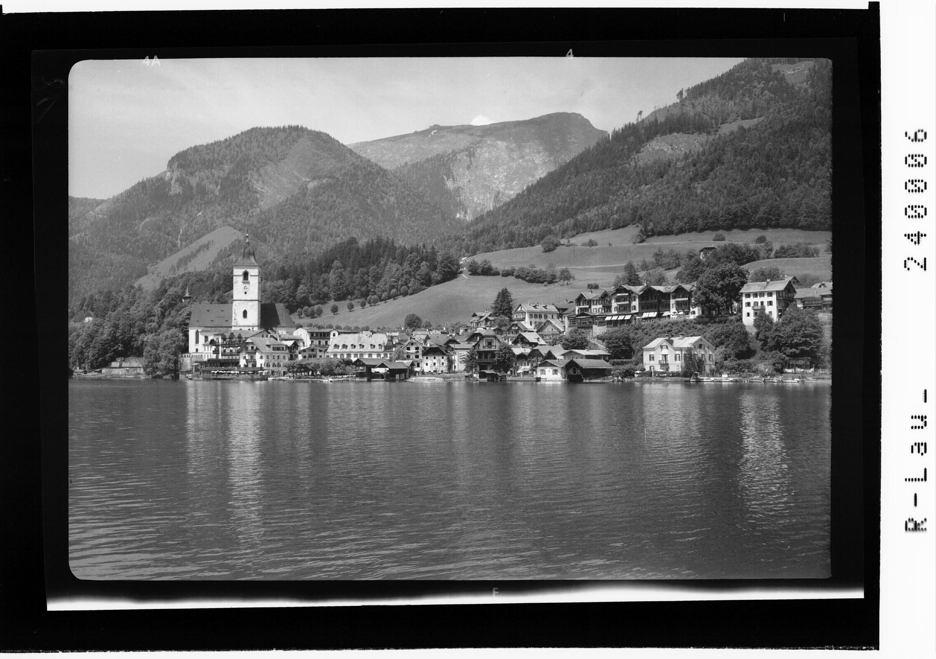 [Blick auf St. Wolgang und Schafberg]></div>


    <hr>
    <div class=