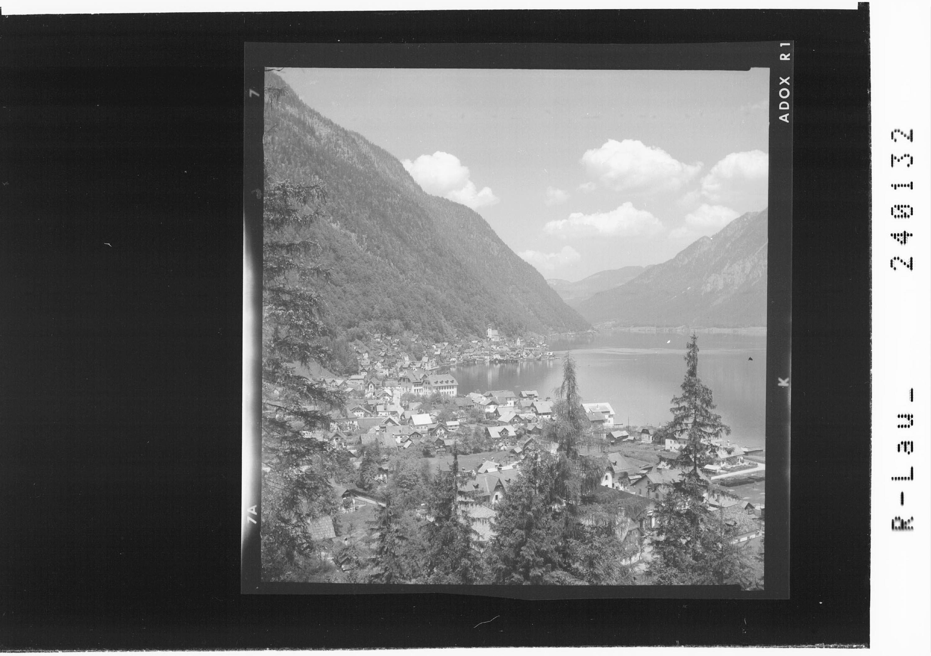 [Lahn und Hallstatt am Hallstätter See / Salzkammergut]></div>


    <hr>
    <div class=