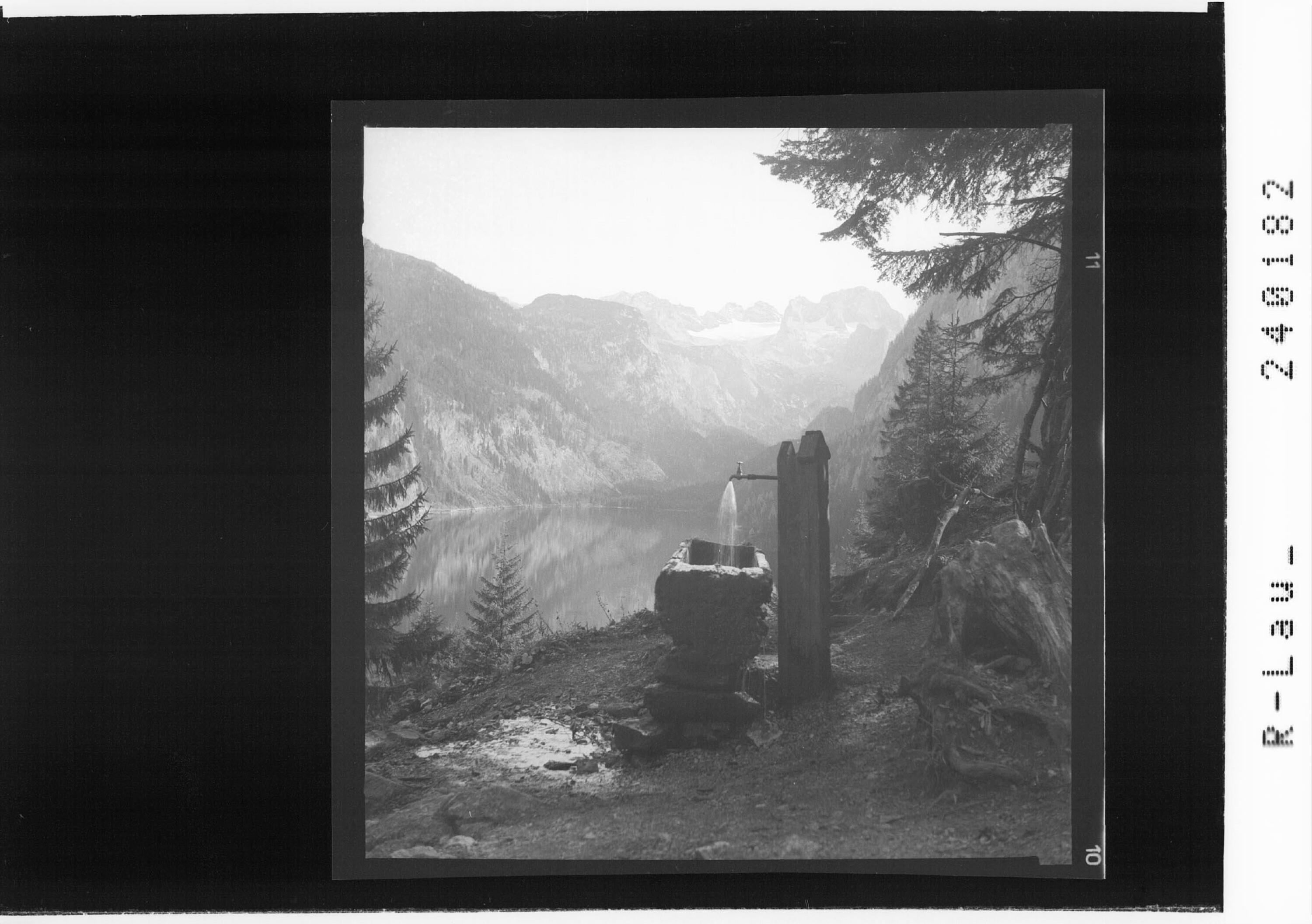 [Vorderer Gosausee mit Blick in den Dachstein]></div>


    <hr>
    <div class=