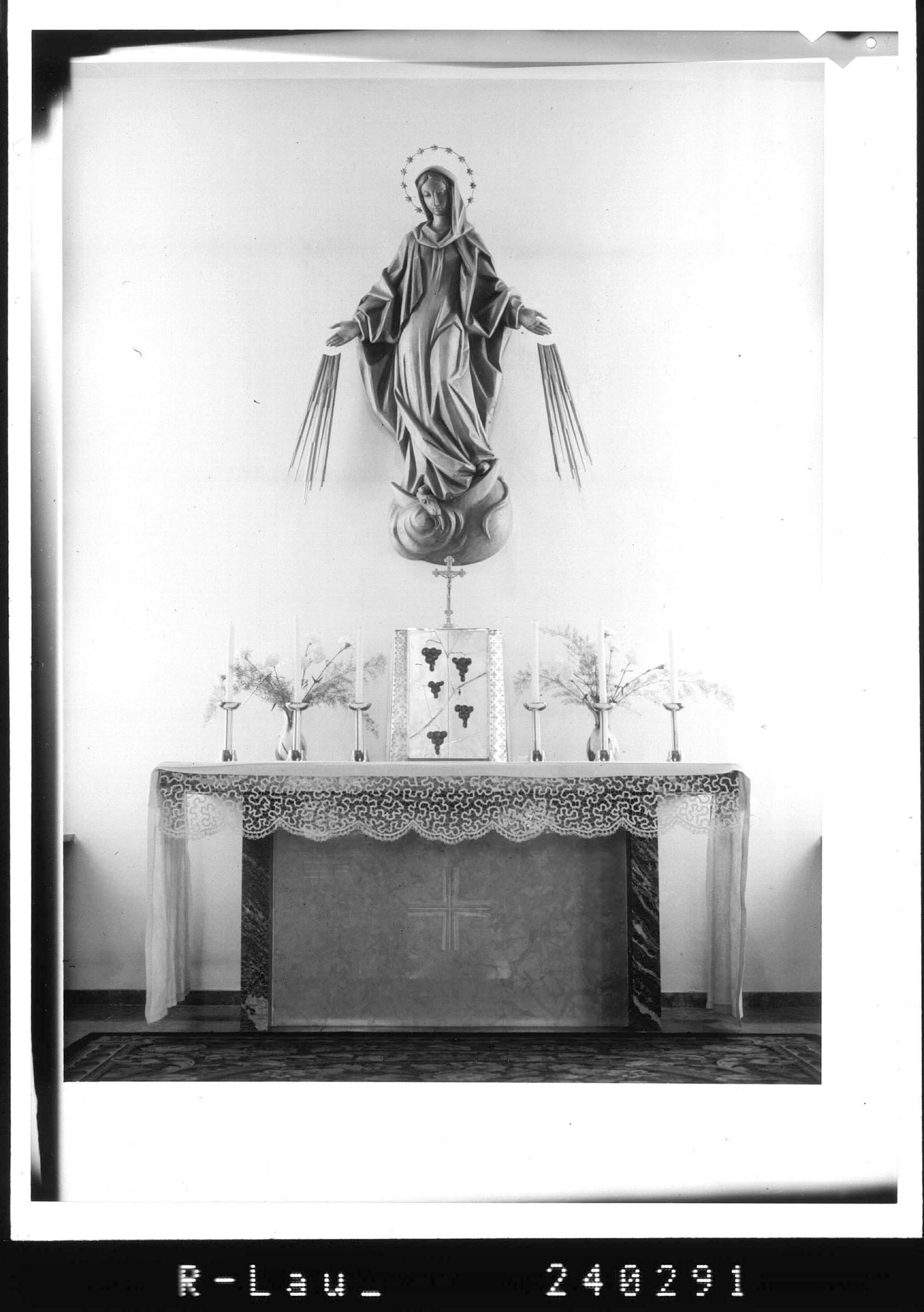 [Altar in der Kapelle des Marienheimes in Andelsbuch / Vorarlberg]></div>


    <hr>
    <div class=