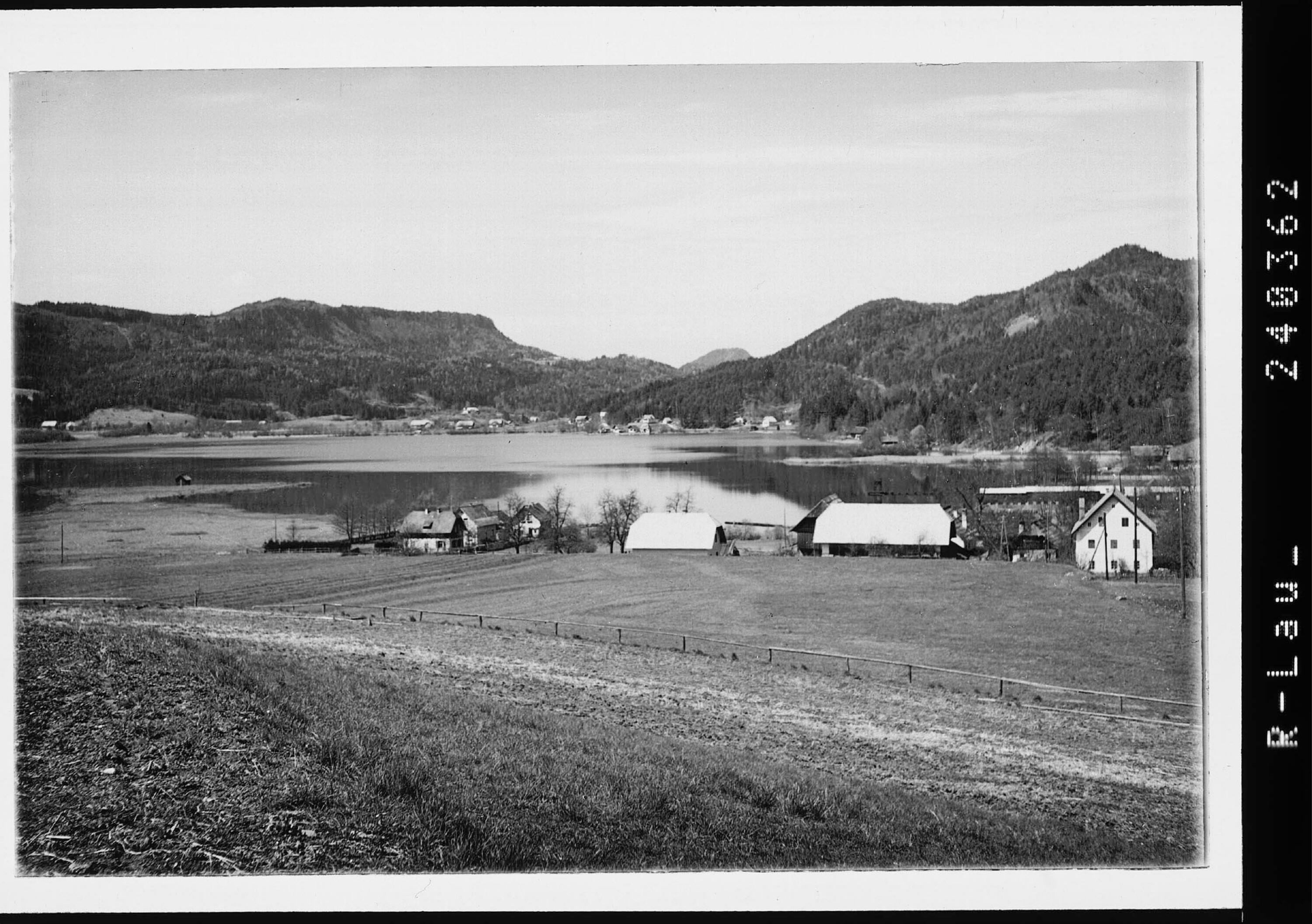 [Blick auf den Keutschacher See / Kärnten]></div>


    <hr>
    <div class=