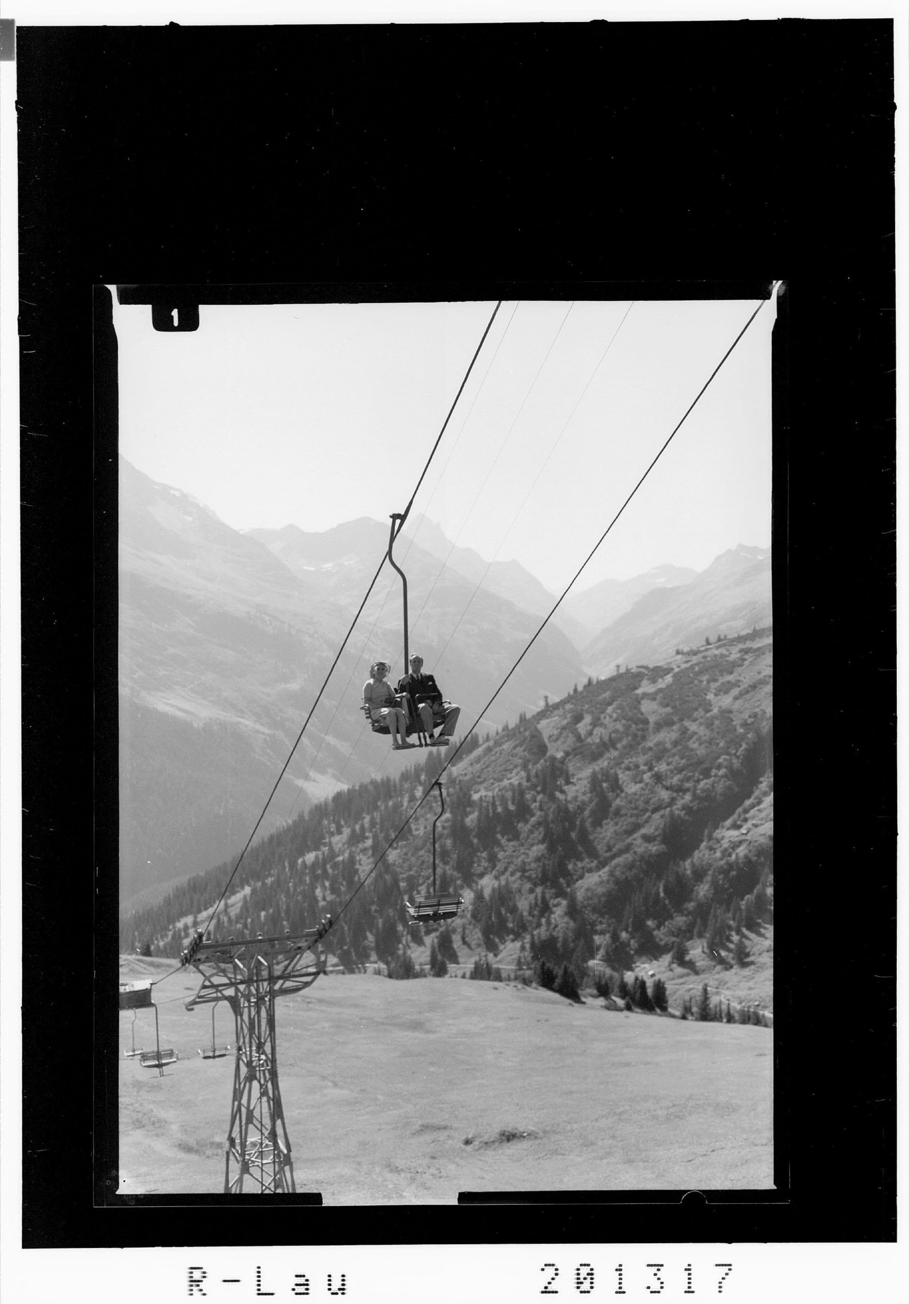 [St.Anton am Arlberg / Schidlerbahn gegen Verwallgruppe]></div>


    <hr>
    <div class=