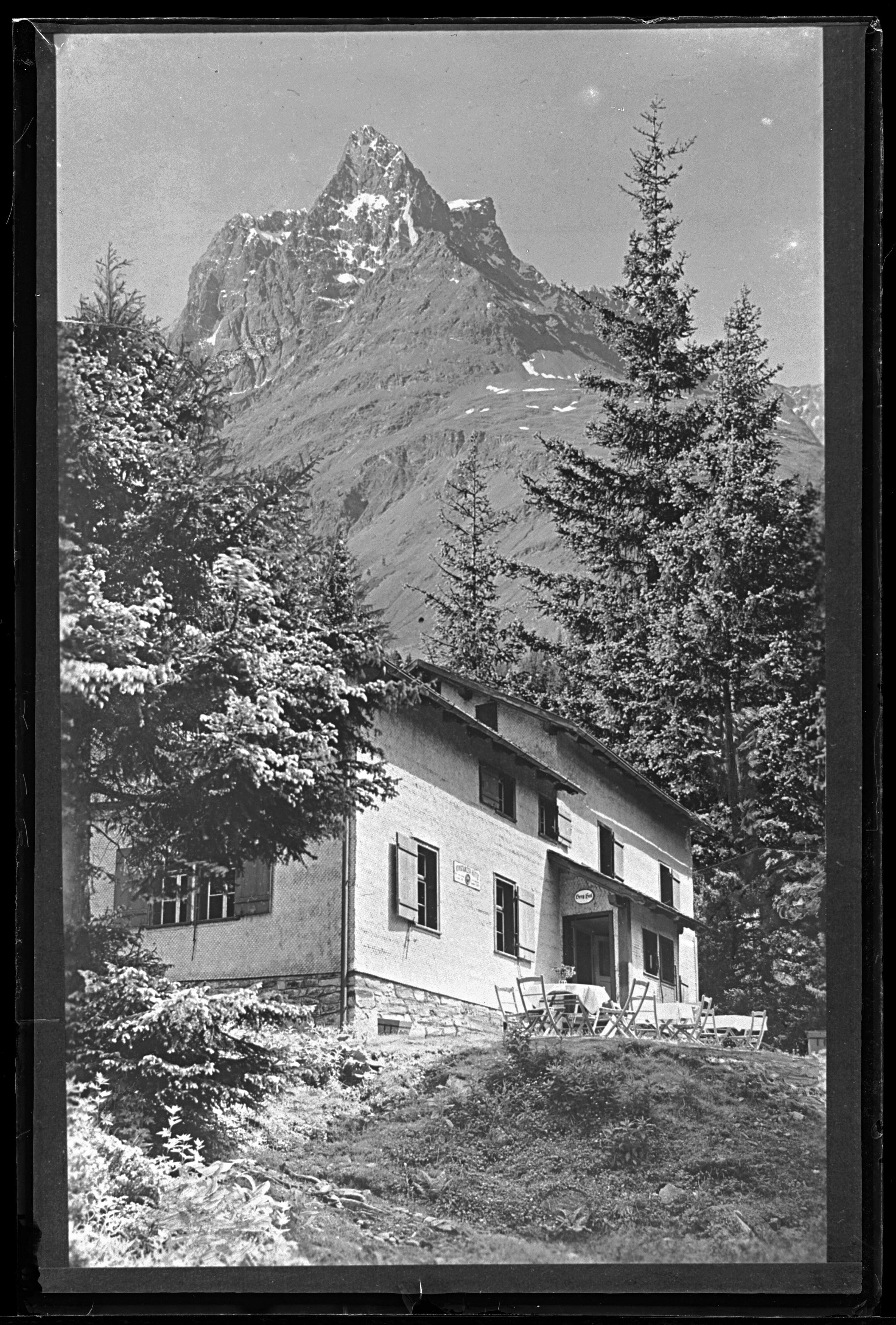 [Konstanzer Hütte gegen Patteriol]></div>


    <hr>
    <div class=