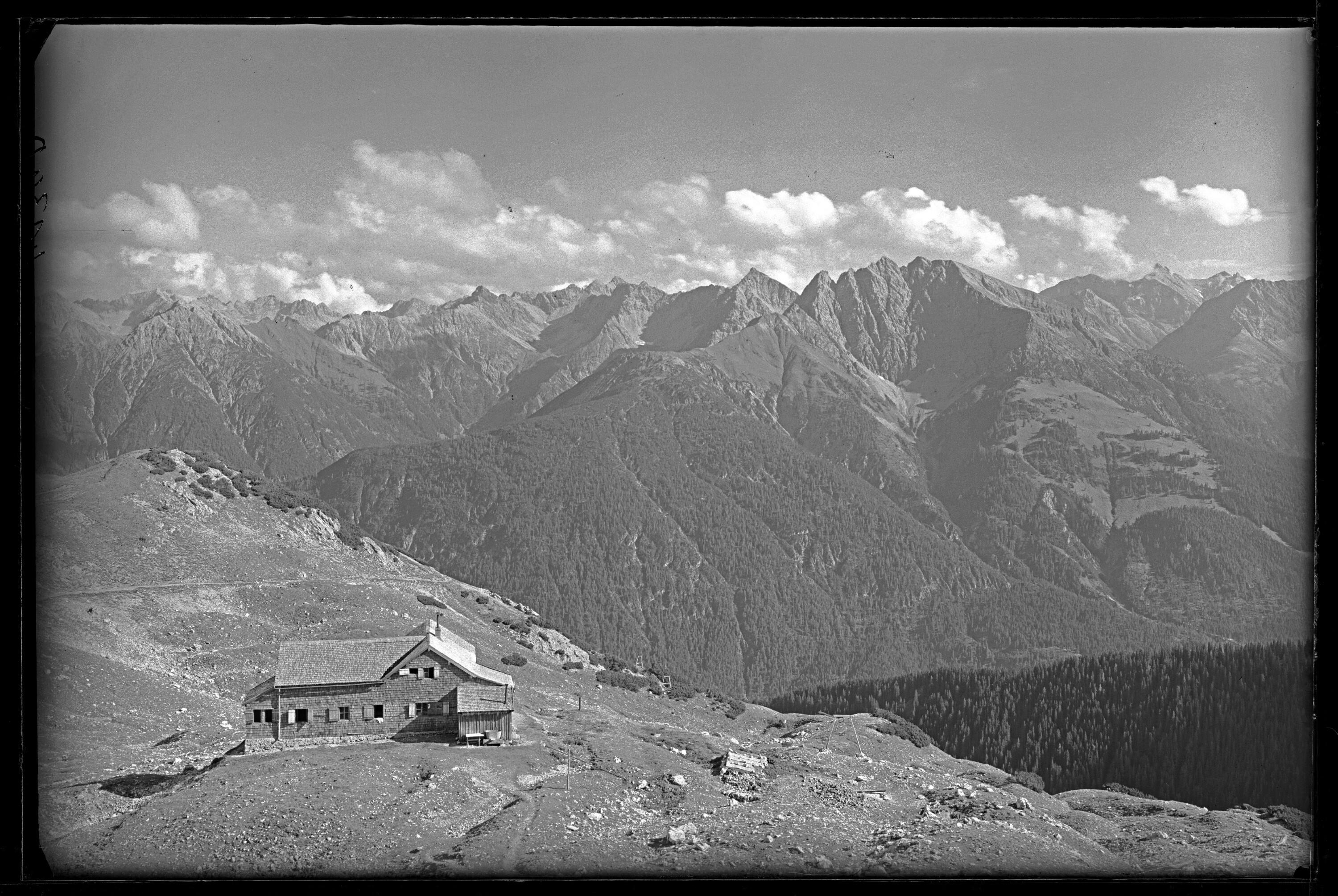 Tirol / Hermann von Barth Hütte 2131 m></div>


    <hr>
    <div class=