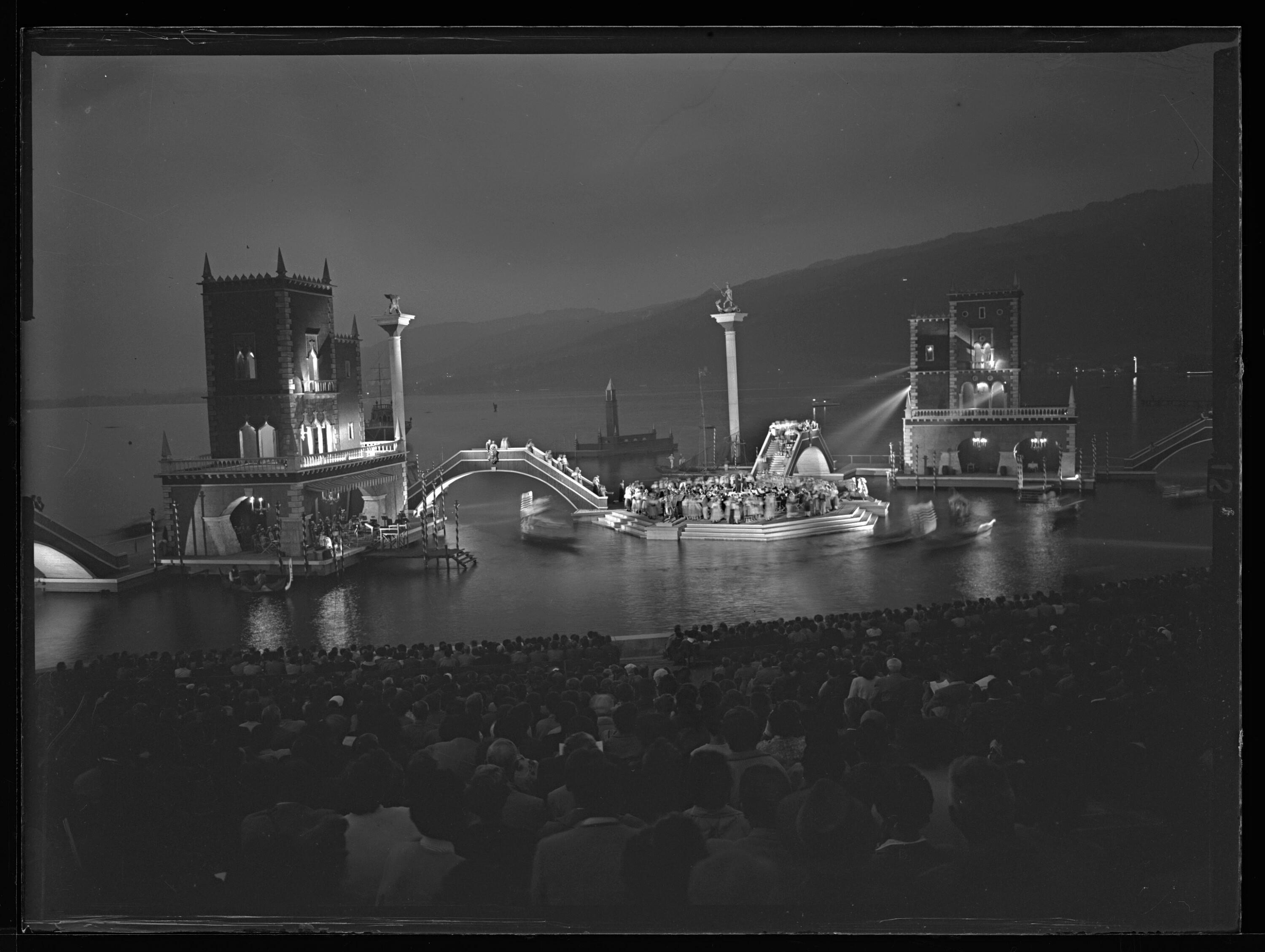 [Bregenzer Festspiele 1955 / Eine Nacht in Venedig]></div>


    <hr>
    <div class=