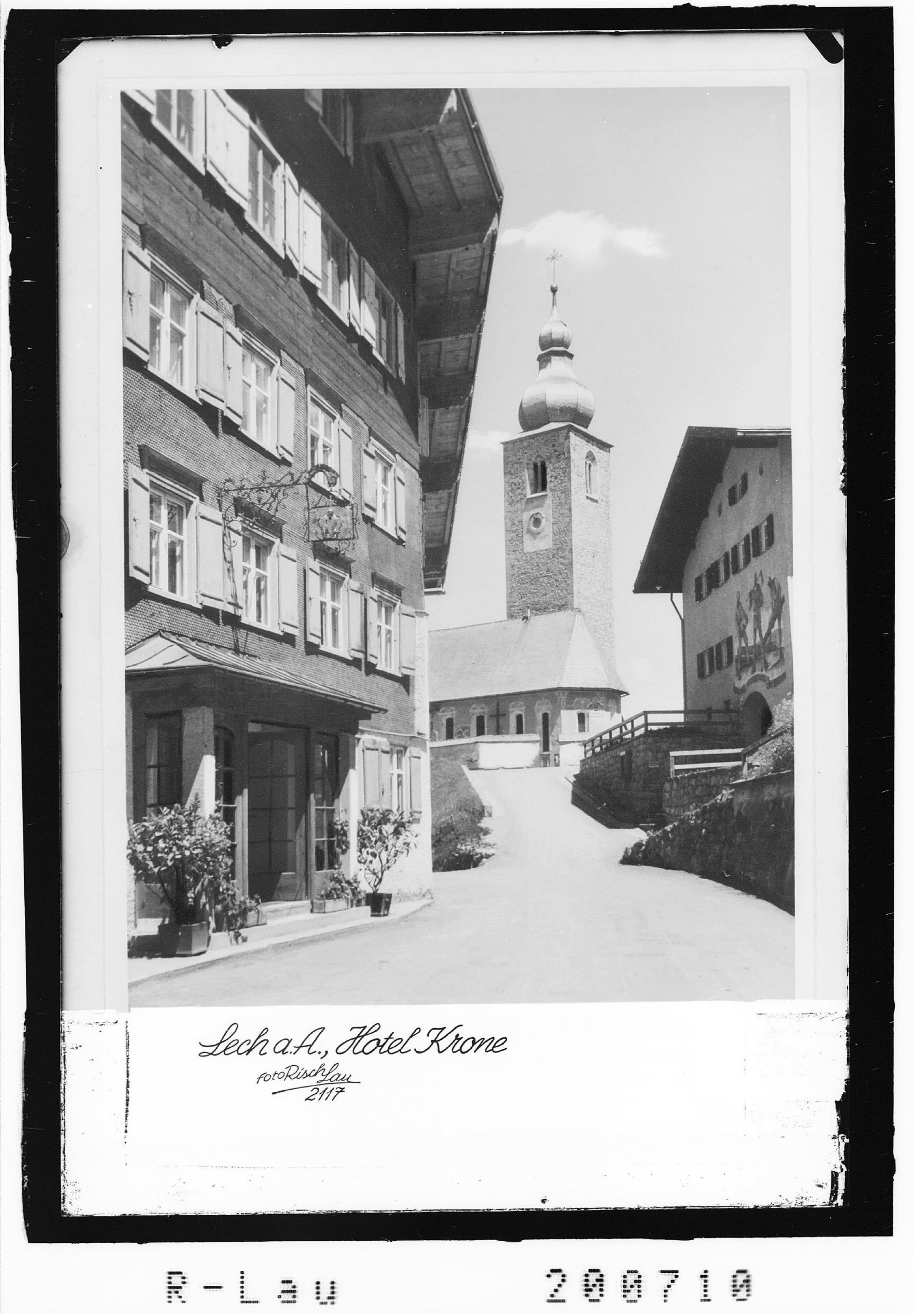 Lech am Arlberg / Hotel Krone></div>


    <hr>
    <div class=