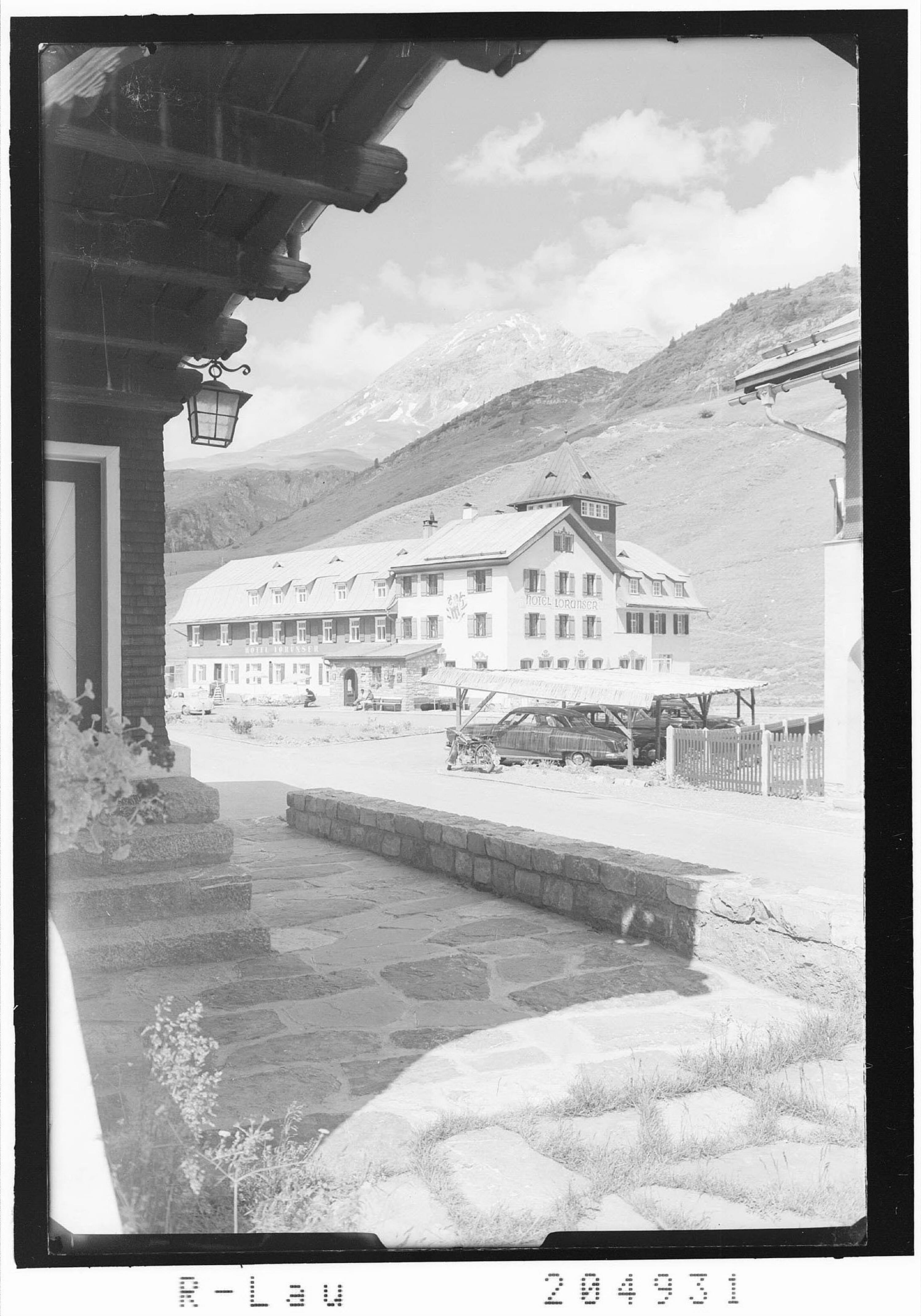 [Hotel Lorünser in Zürs am Arlberg]></div>


    <hr>
    <div class=