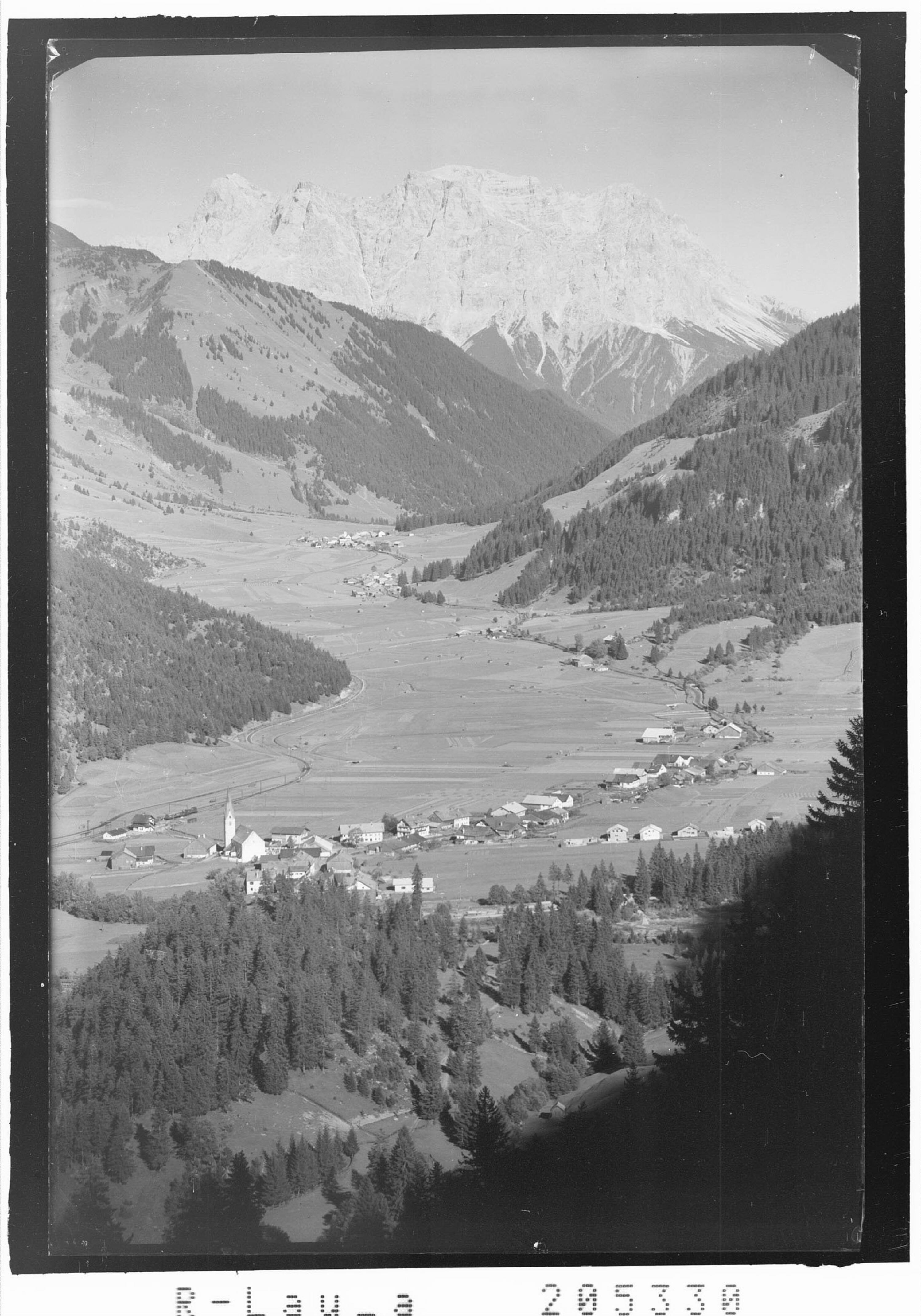 Bichlbach Tirol mit Zugspitze 2963 m></div>


    <hr>
    <div class=