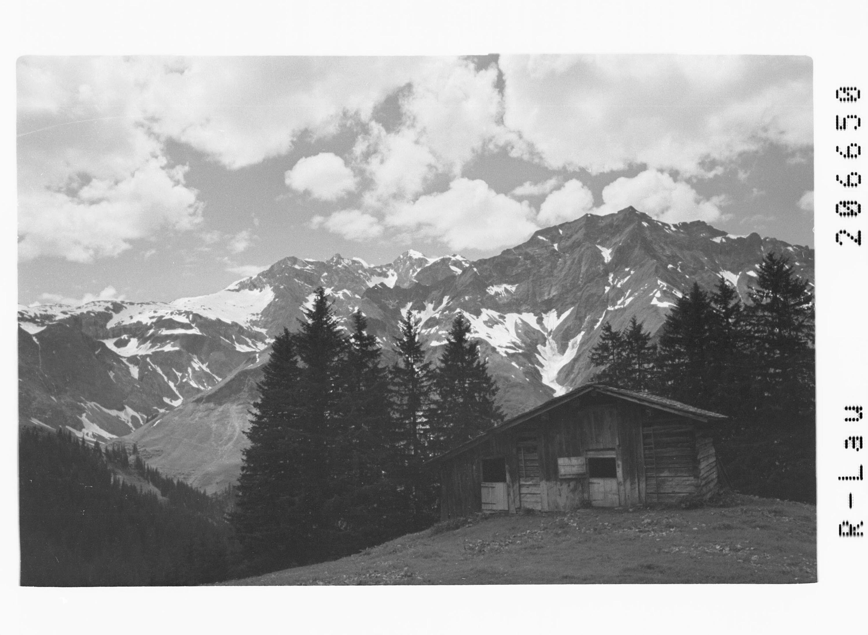 [Blick zur Braunarlspitze und Hochberg]></div>


    <hr>
    <div class=