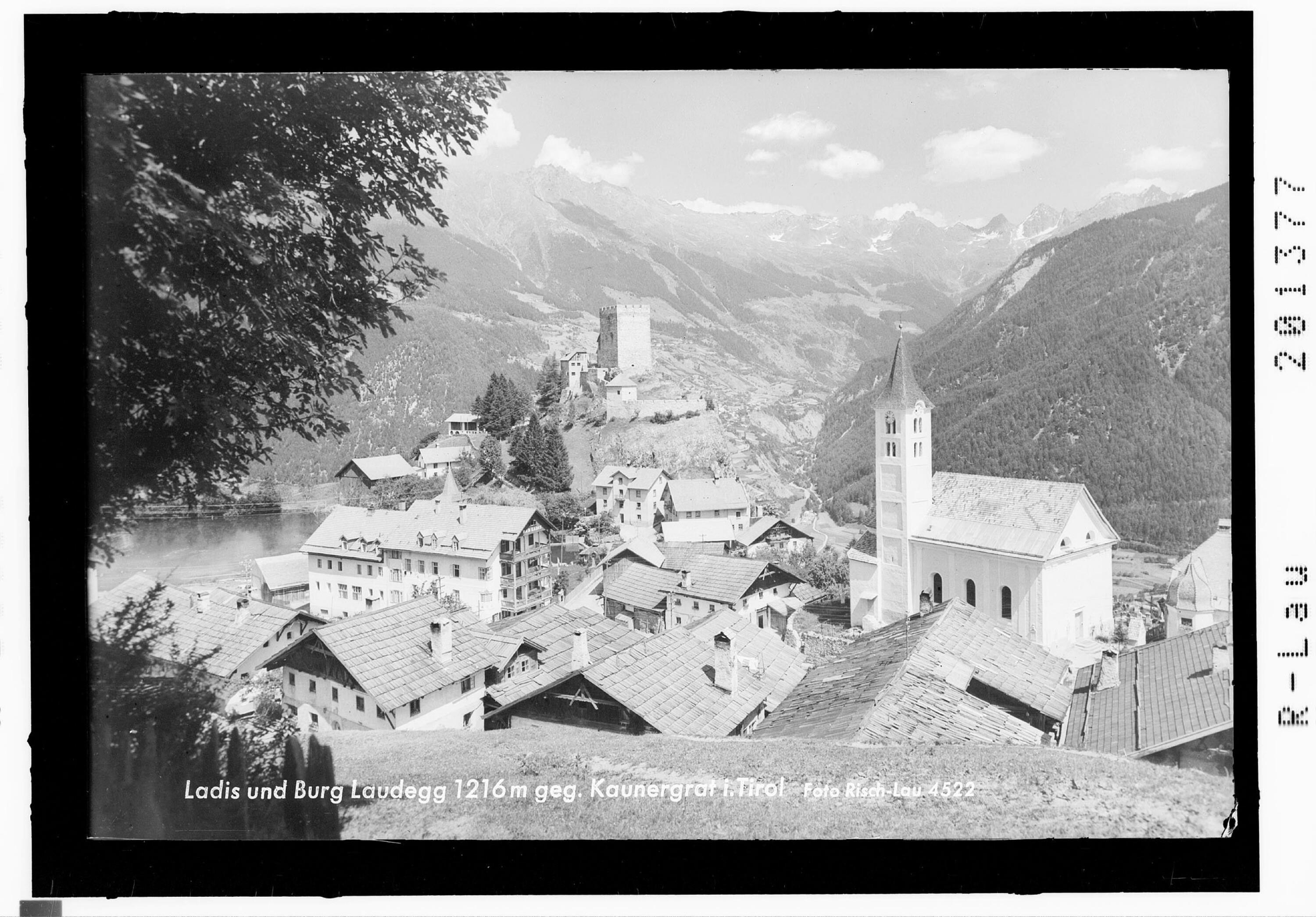 Ladis und Burg Laudegg 1216 m gegen Kaunergrat in Tirol></div>


    <hr>
    <div class=