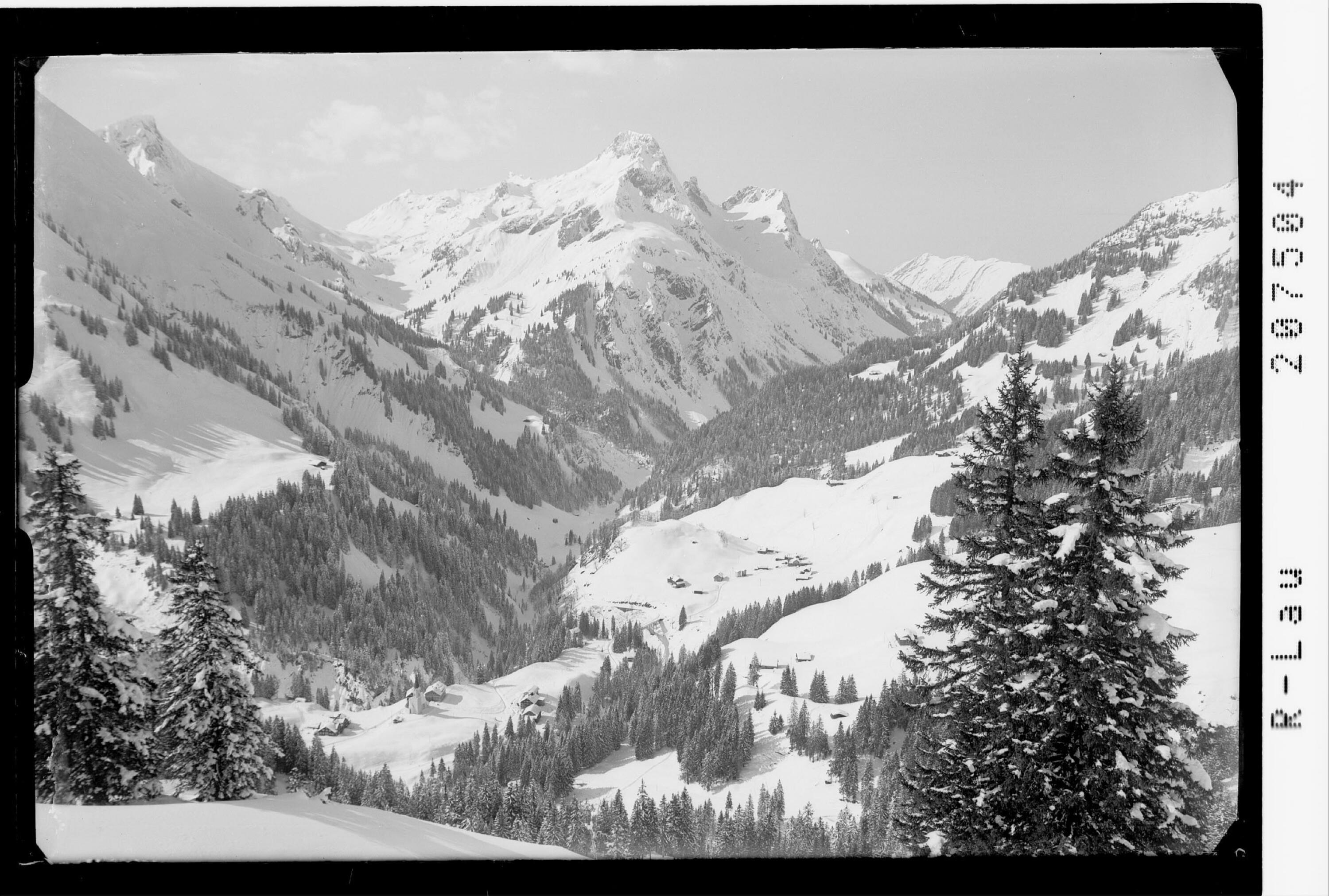 Schröcken 1300 m mit Künzelspitze 2415 m></div>


    <hr>
    <div class=