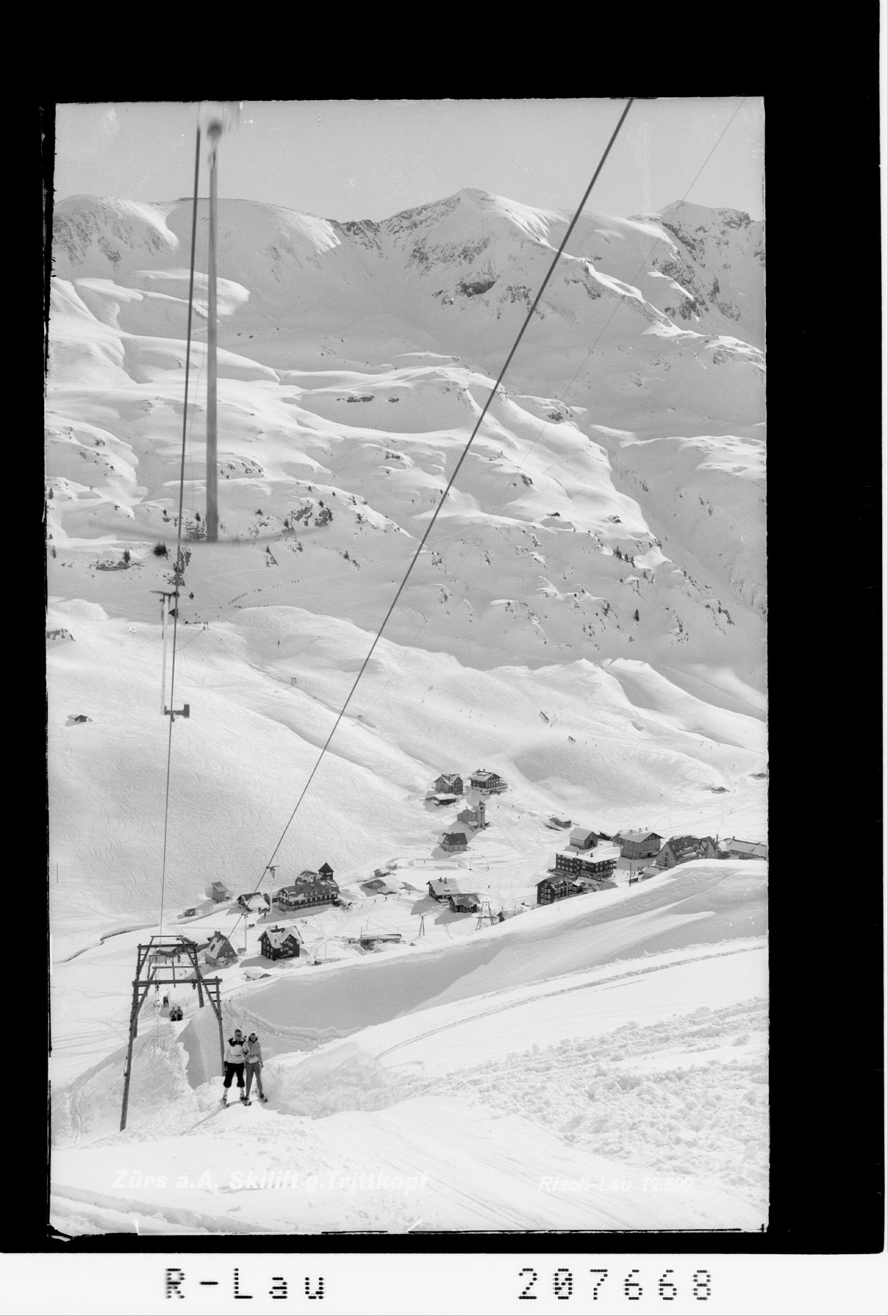 Zürs am Arlberg / Skilift gegen Trittkopf></div>


    <hr>
    <div class=