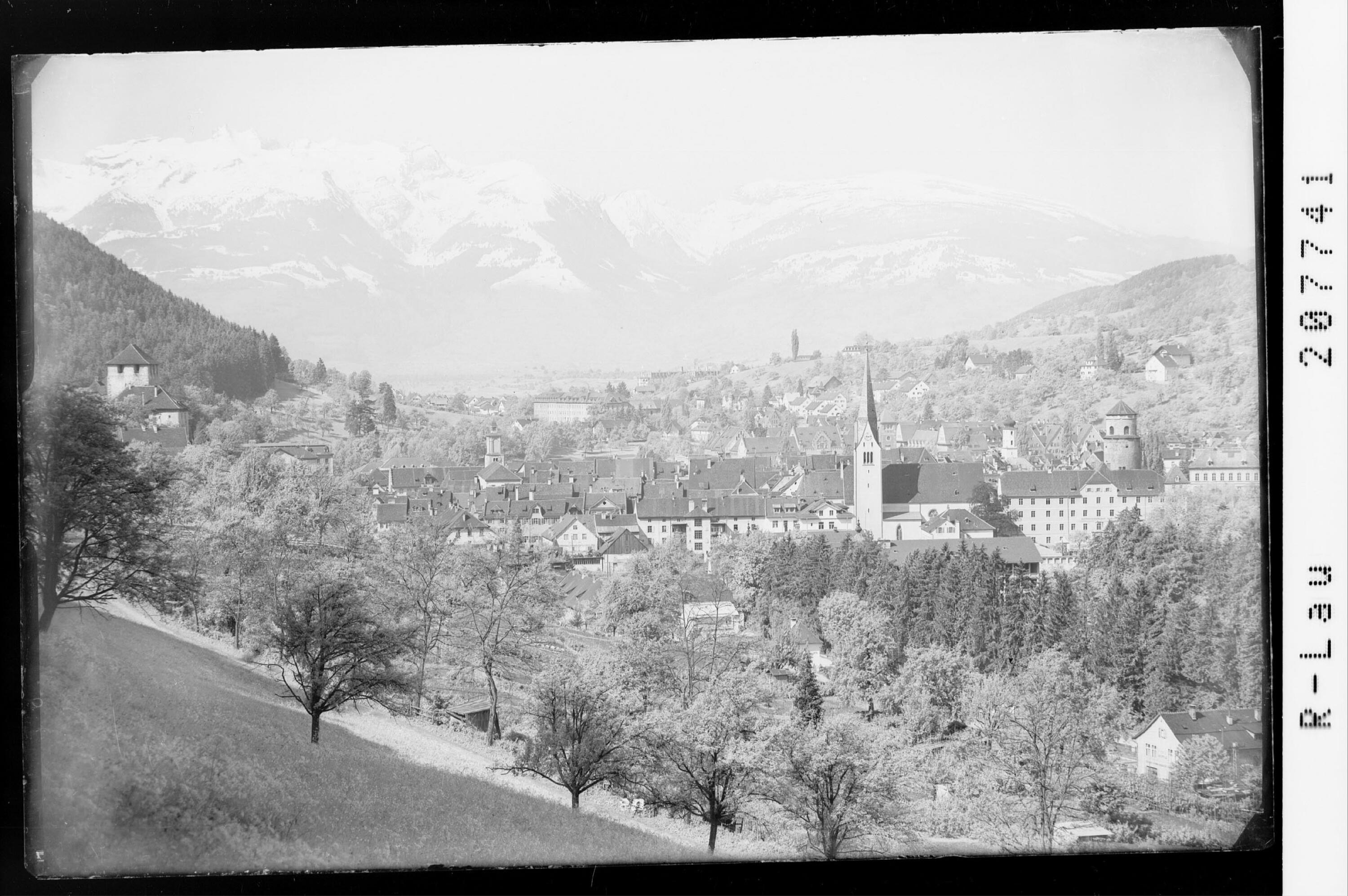 Feldkirch Vorarlberg mit schweizer Bergen></div>


    <hr>
    <div class=