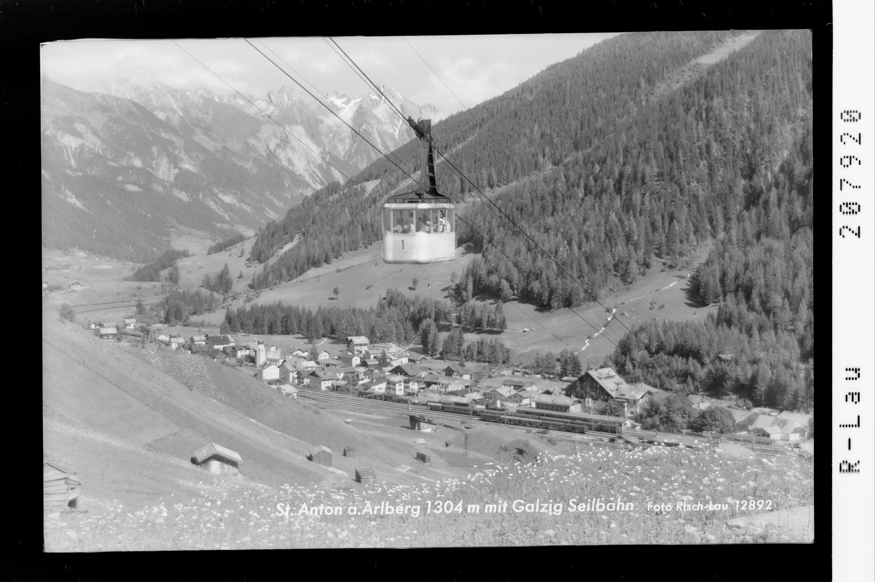 St.Anton am Arlberg 1304 m mit Galzig Seilbahn></div>


    <hr>
    <div class=