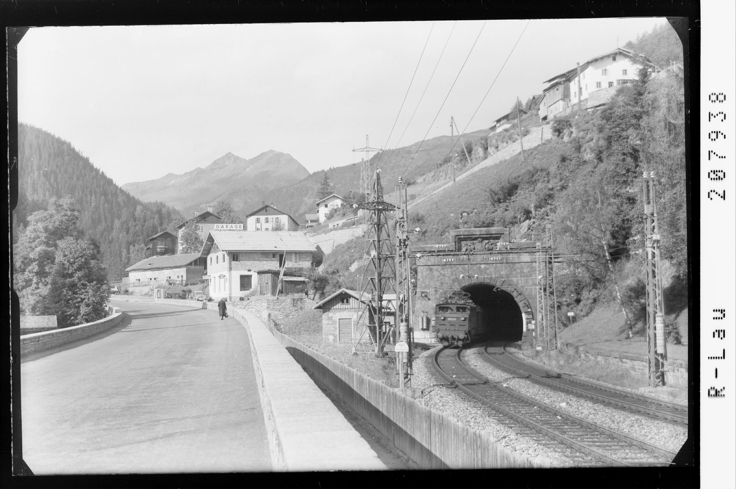 St.Anton am Arlberg mit Arlbergstrasse und Tunnel></div>


    <hr>
    <div class=