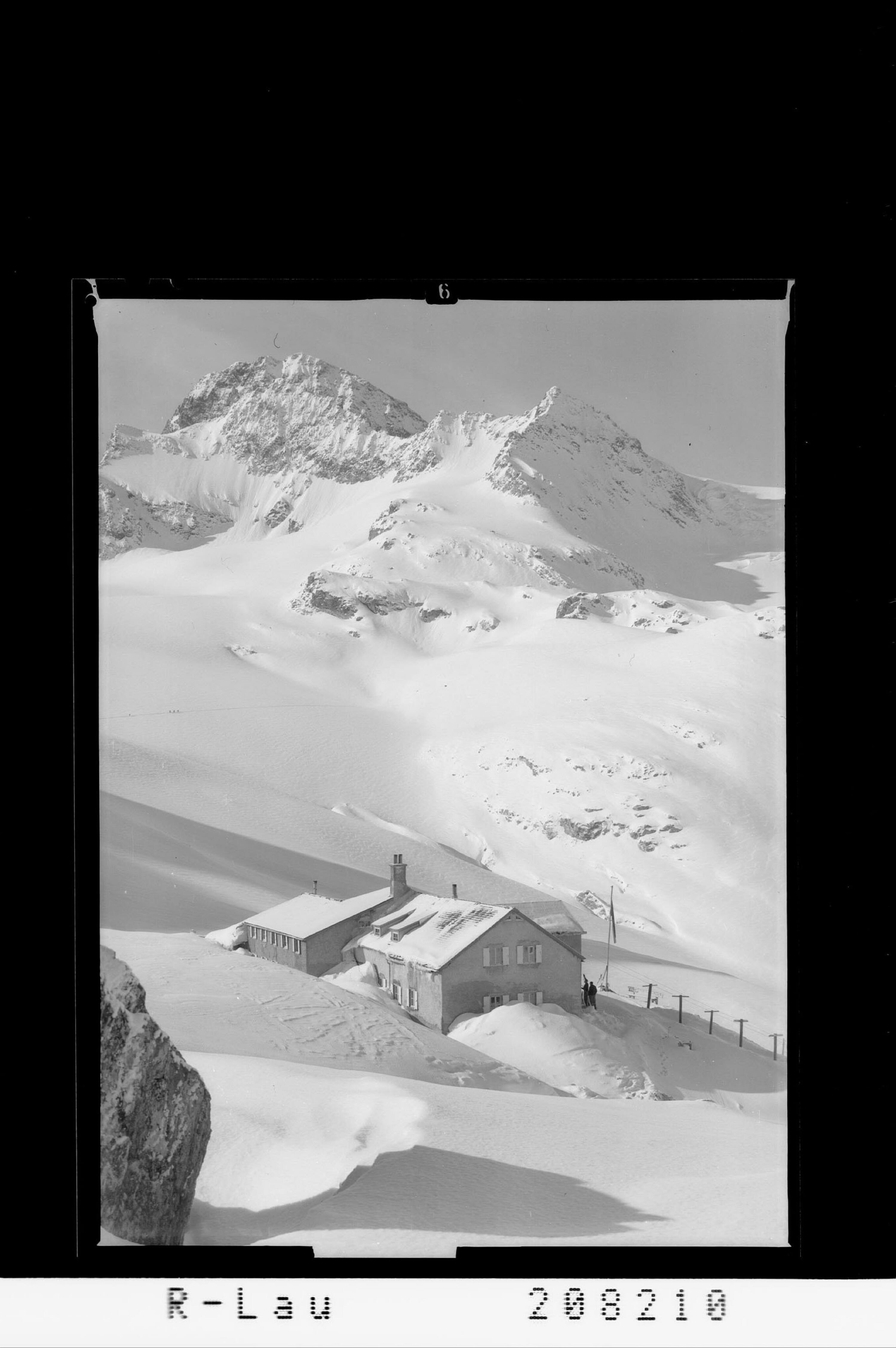 Silvretta / Wiesbadner Hütte 2450 m mit Piz Buin 3312 m></div>


    <hr>
    <div class=
