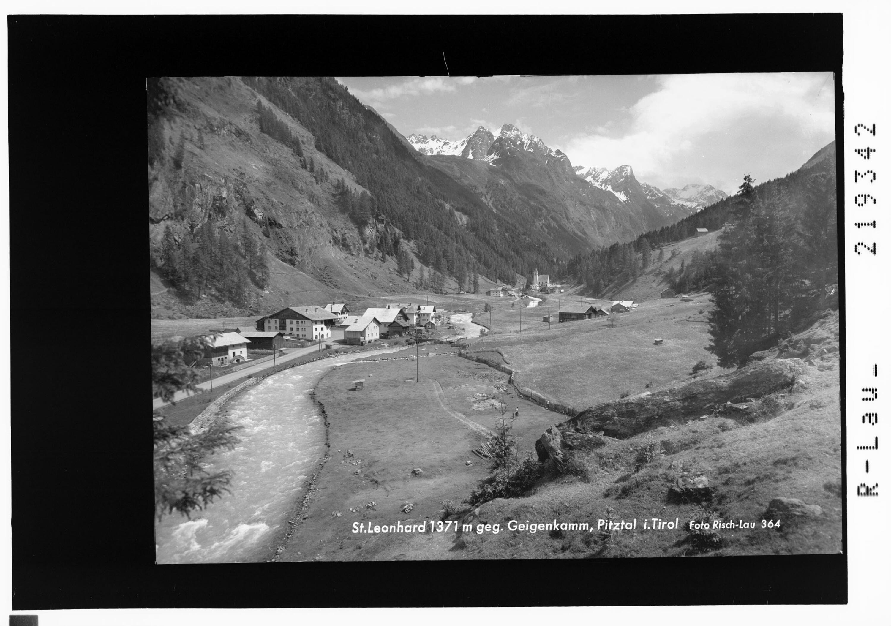 St.Leonhard 1371 m gegen Geigenkamm Pitztal in Tirol></div>


    <hr>
    <div class=