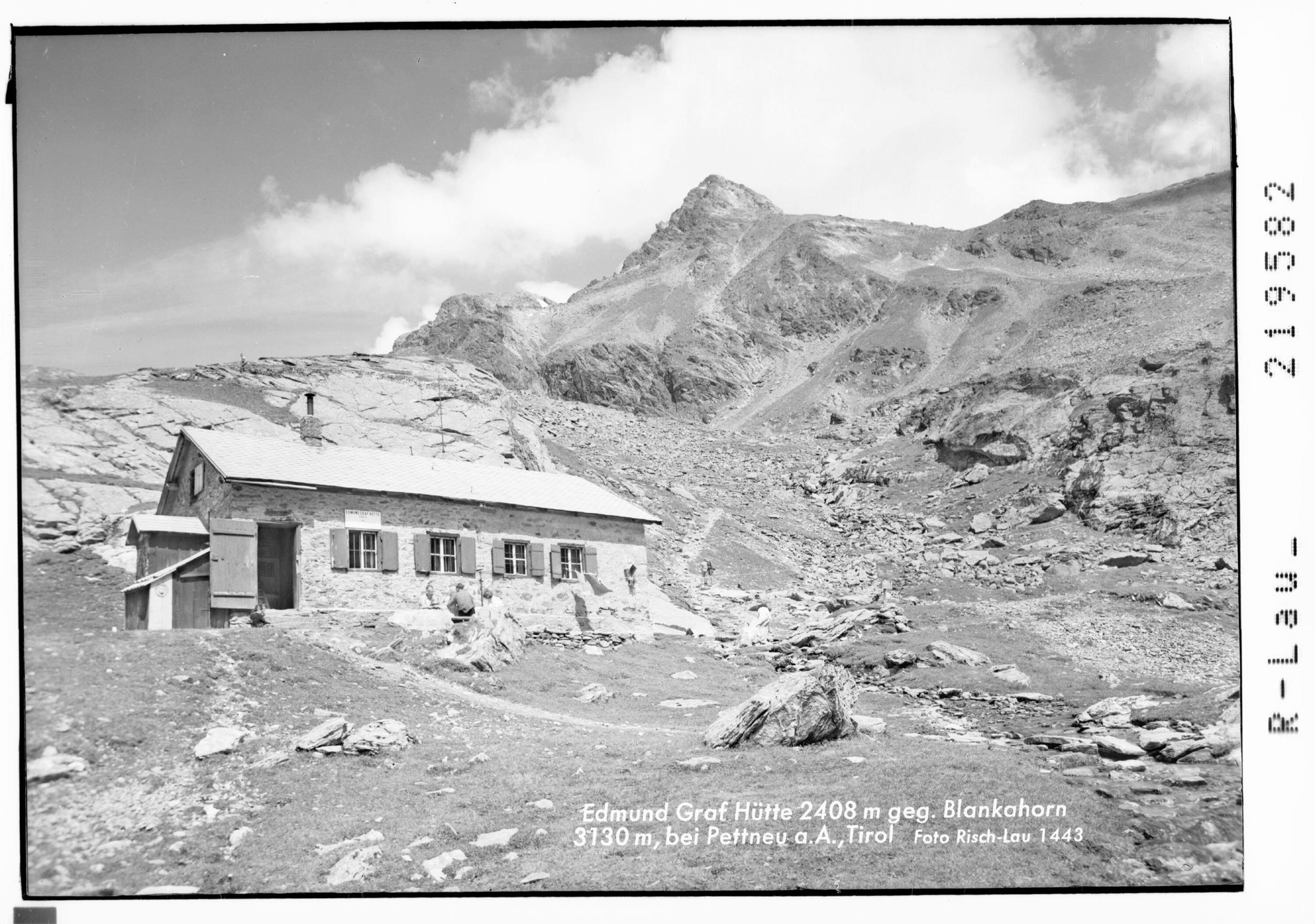 Edmund Graf Hütte 2408 m gegen Blankahorn 3130 m, bei Pettneu / Tirol></div>


    <hr>
    <div class=