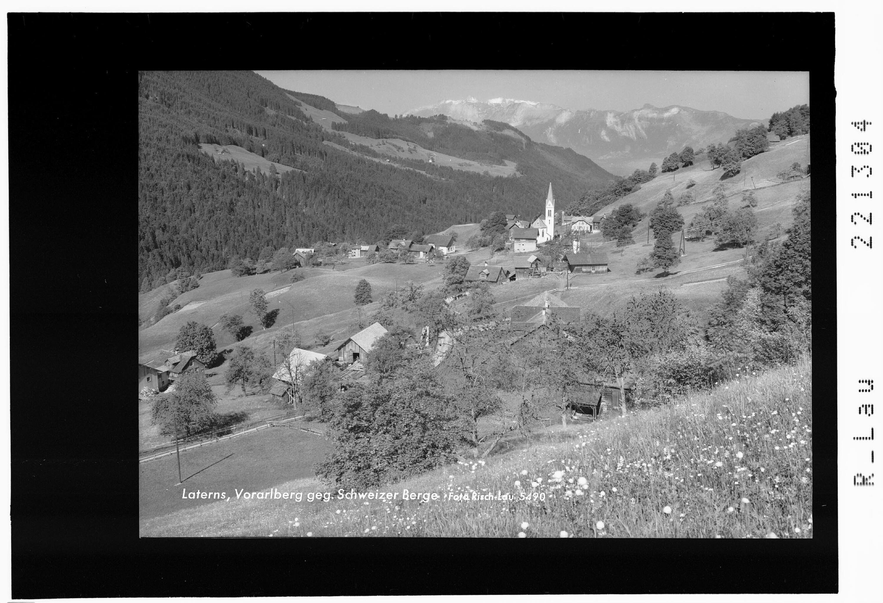 Laterns / Vorarlberg gegen Schweizer Berge></div>


    <hr>
    <div class=