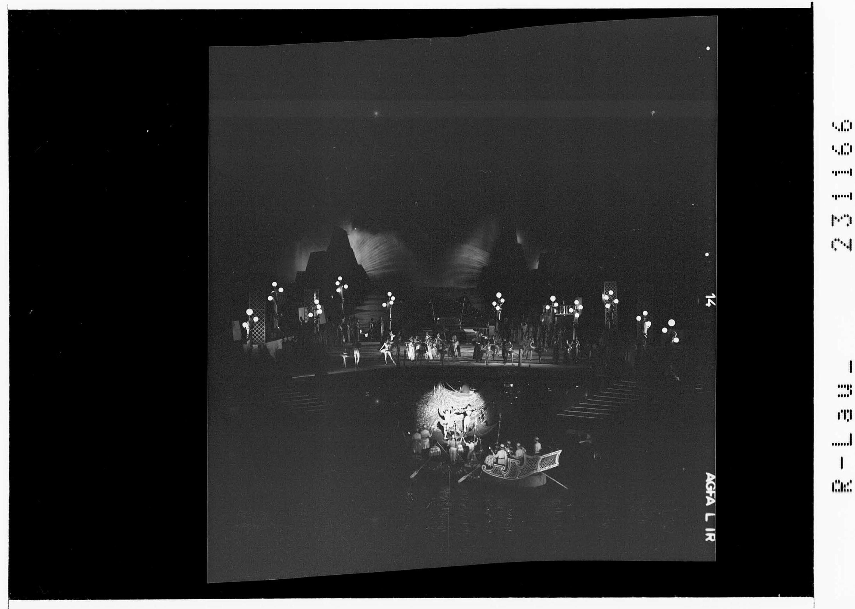 [Bregenzer Festspiele 1962 / Ballett auf dem See - Der Nußknacker]></div>


    <hr>
    <div class=