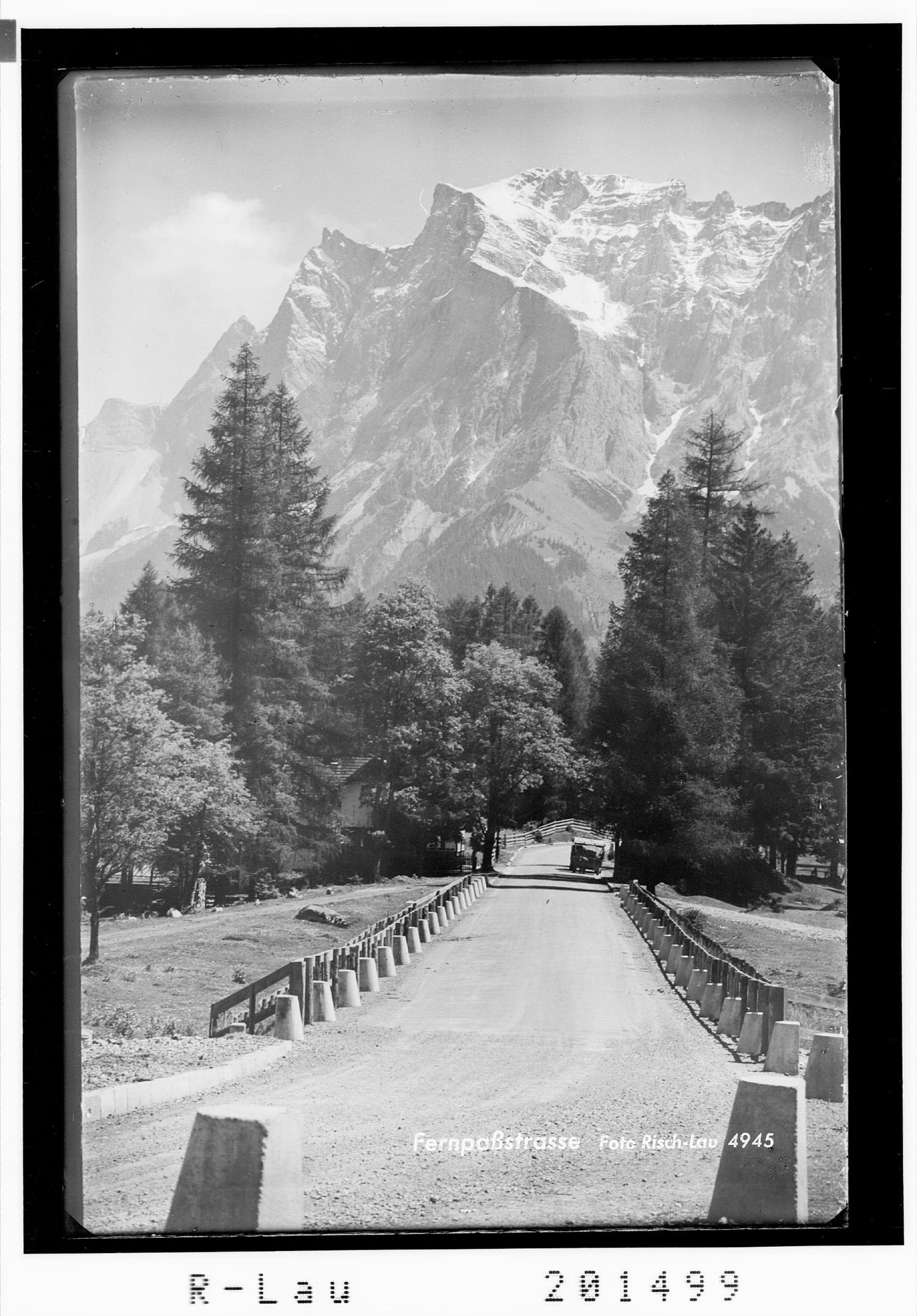 Fernpass gegen Zugspitze 2965 m></div>


    <hr>
    <div class=