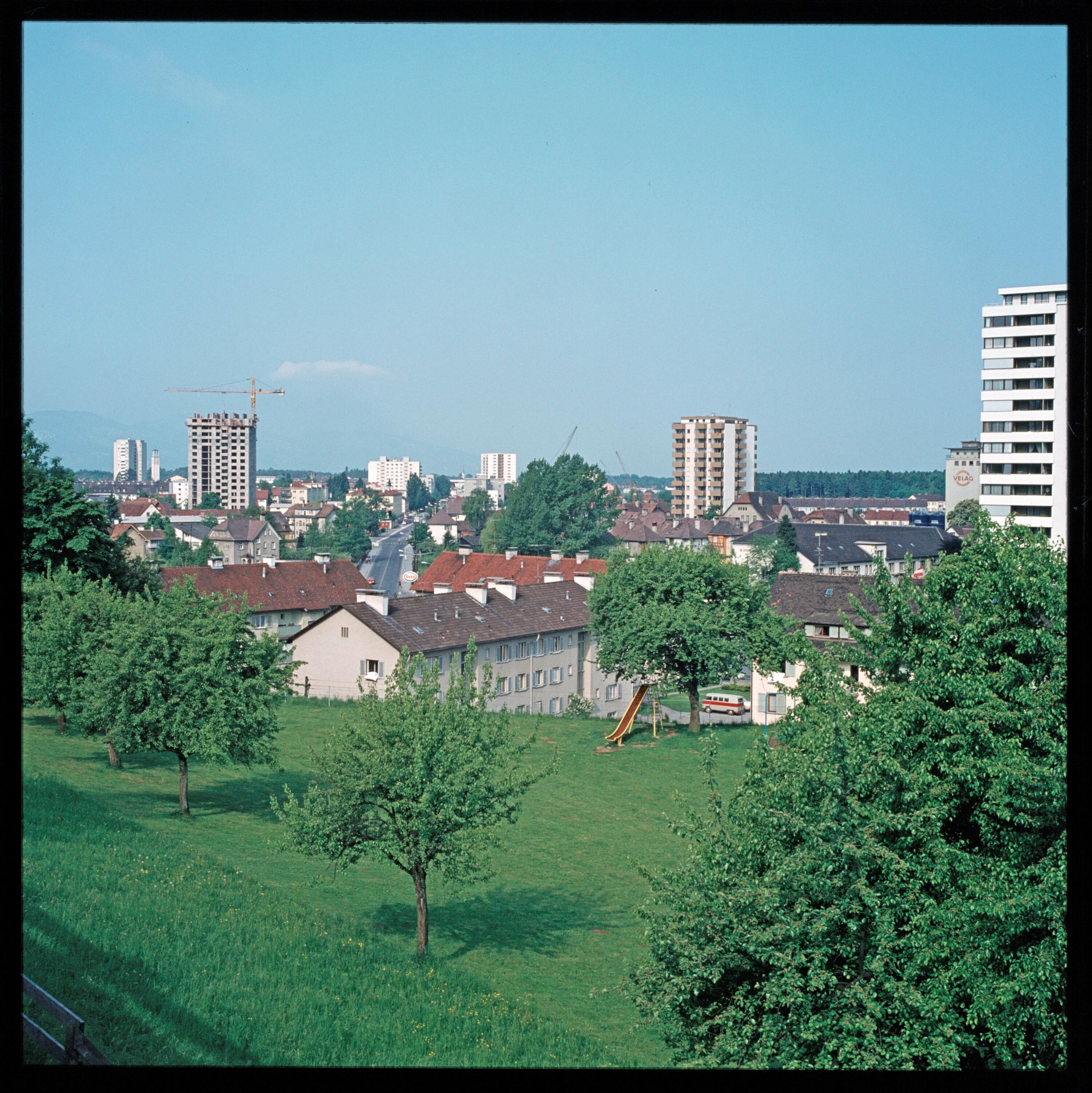 Bregenz - Hochhäuser (Skyline)></div>


    <hr>
    <div class=