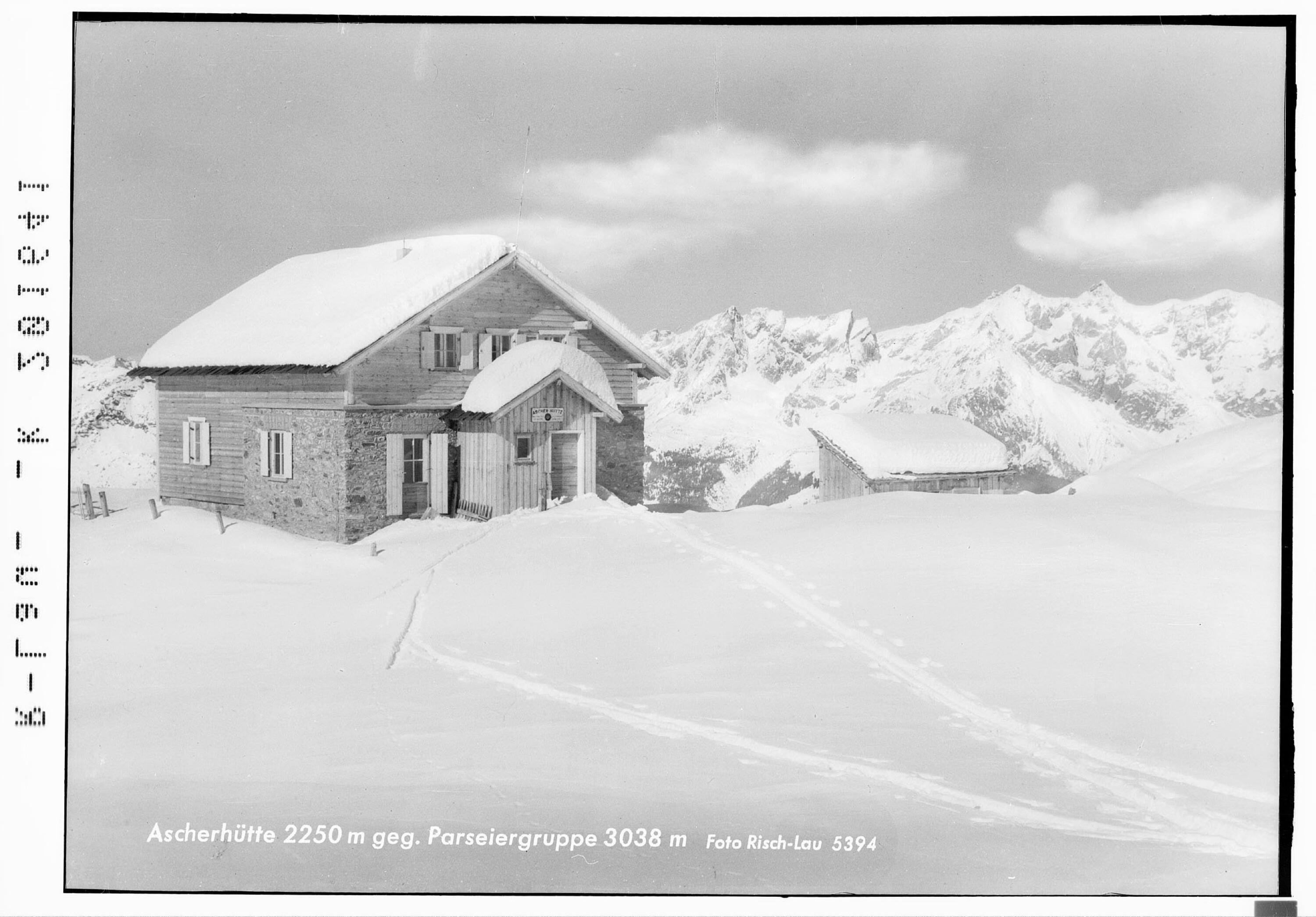 Ascherhütte 2250 m gegen Parseiergruppe 3038 m></div>


    <hr>
    <div class=