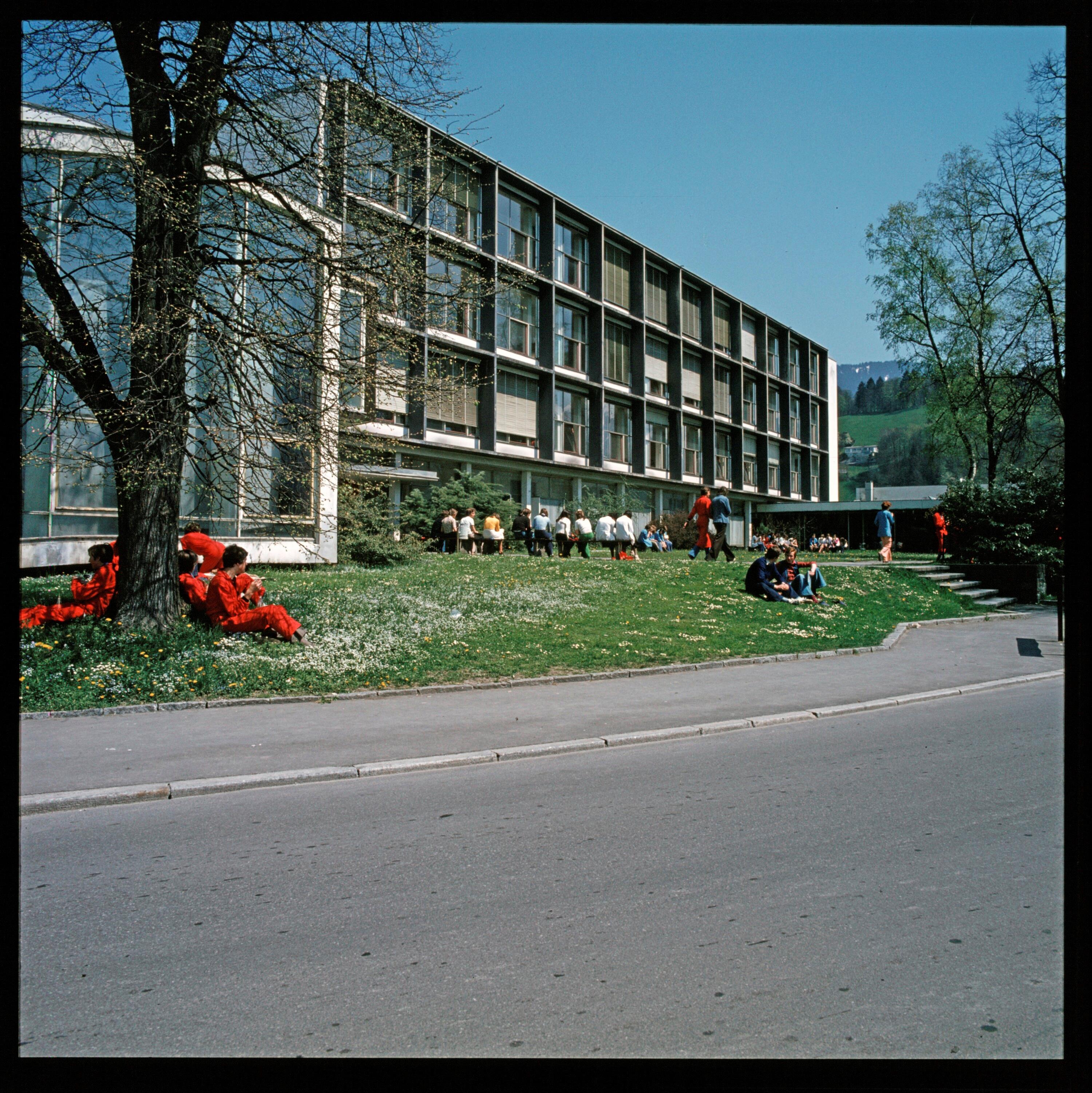 Dornbirn - Textilschule></div>


    <hr>
    <div class=
