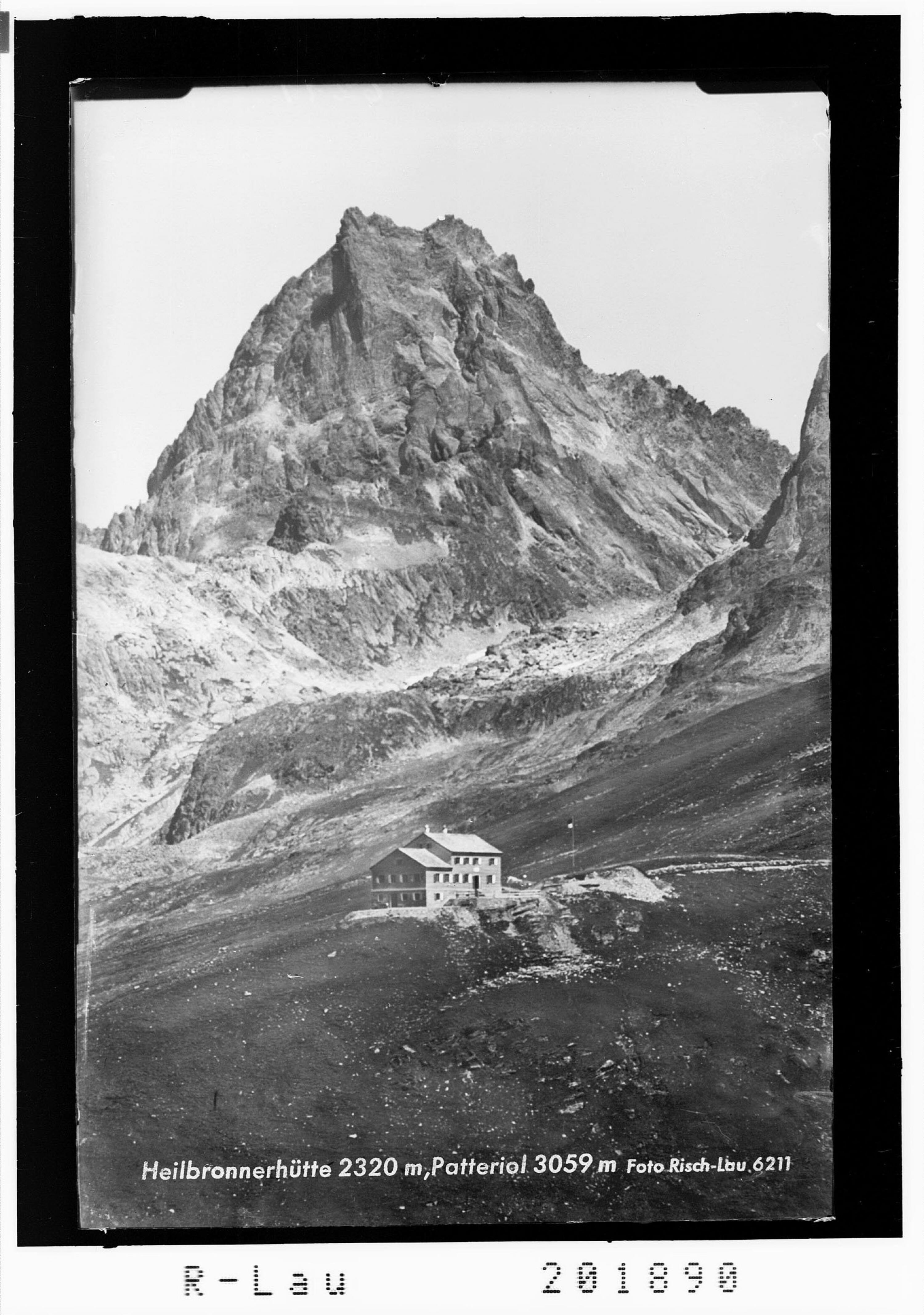 Heilbronnerhütte 2320 m / Patteriol 3059 m></div>


    <hr>
    <div class=