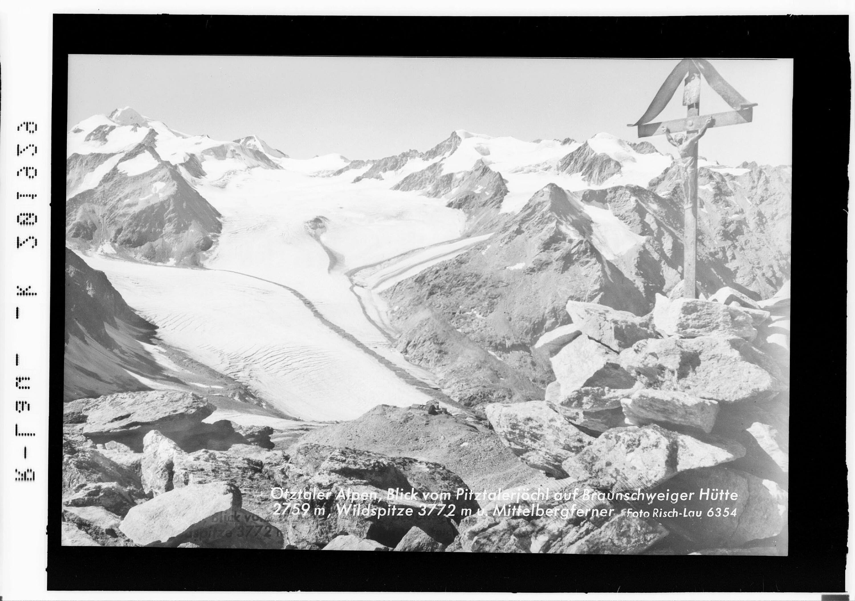Ötztaler Alpen / Blick vom Pitztalerjöchl auf Braunschweiger Hütte 2759 m, Wildspitze 3772 m und Mittelbergferner></div>


    <hr>
    <div class=