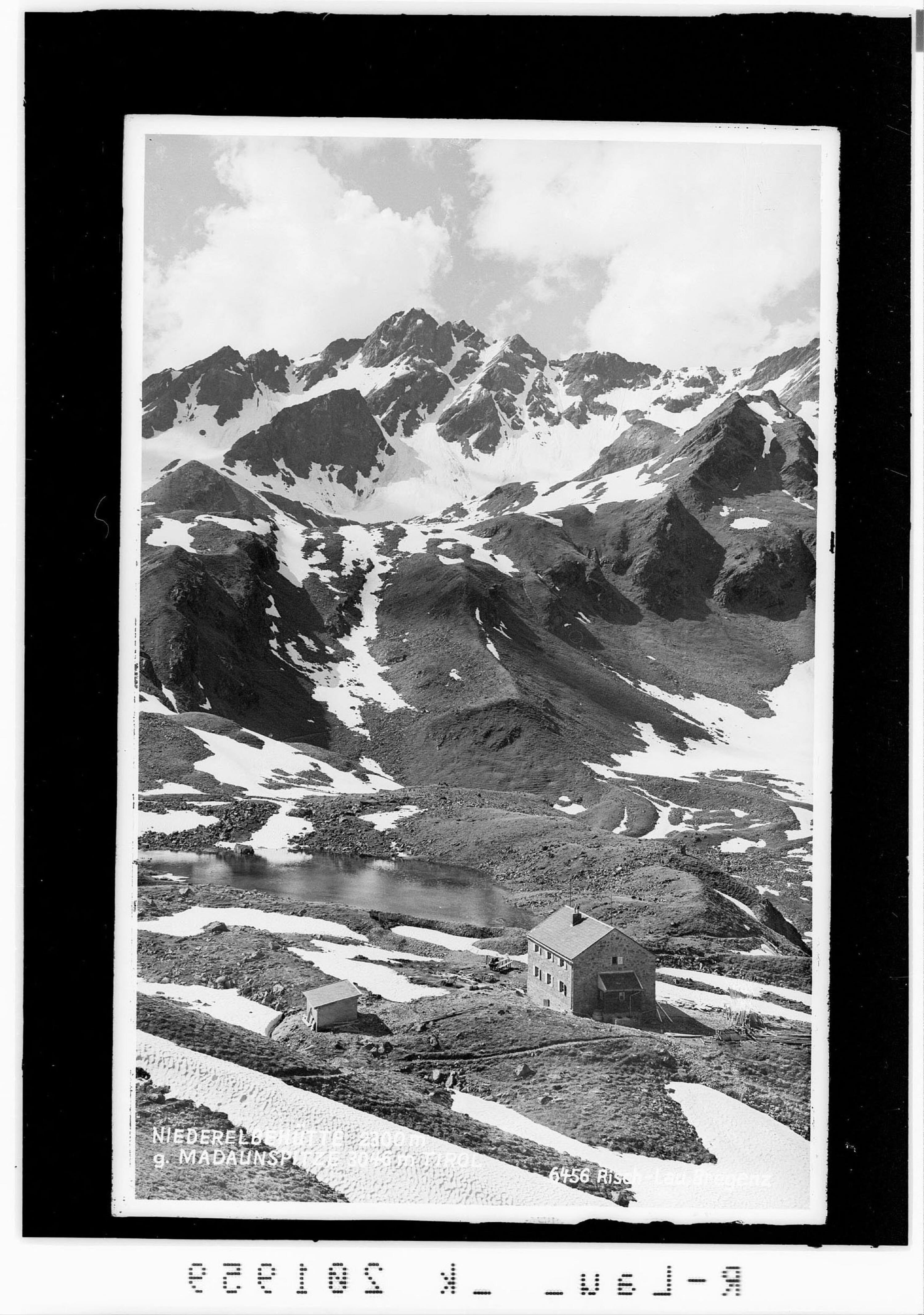 Niederelbe-Hütte 2300 m gegen Madaunspitze></div>


    <hr>
    <div class=