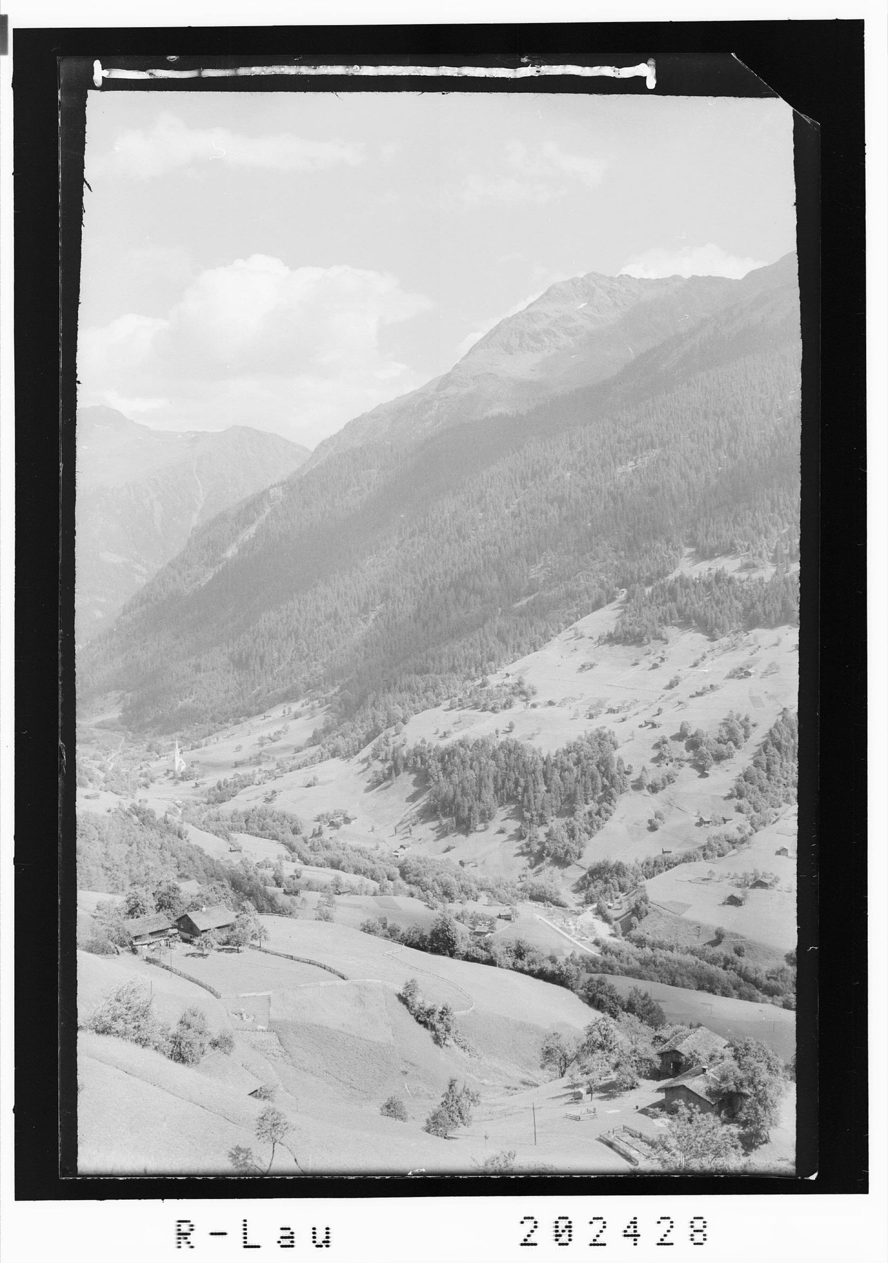 [Blick von Innerberg ins Silbertal und Mittagsjoch]></div>


    <hr>
    <div class=