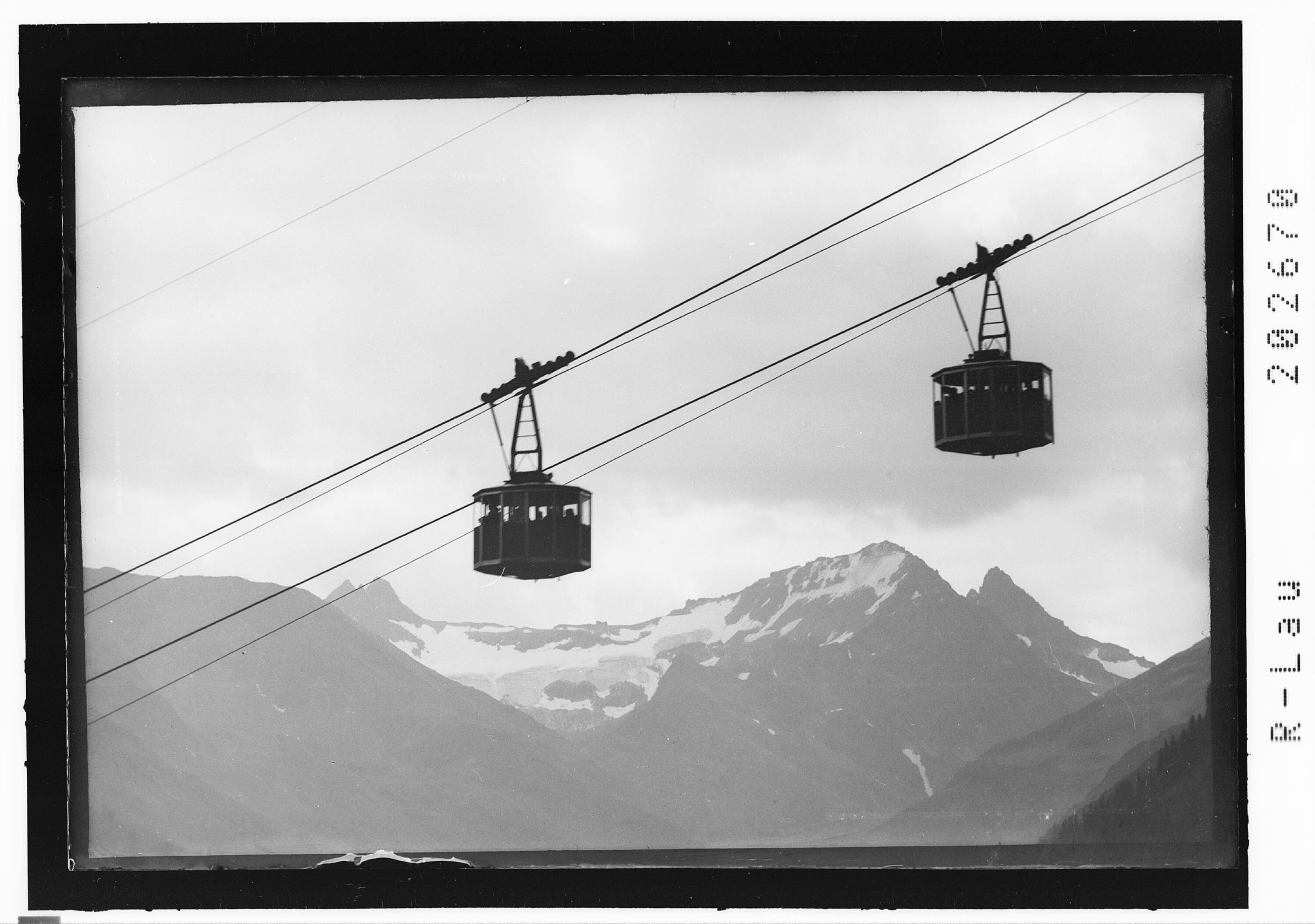 [Galzigbahn bei St.Anton am Arlberg gegen Fatlarspitze und Saumspitze]></div>


    <hr>
    <div class=