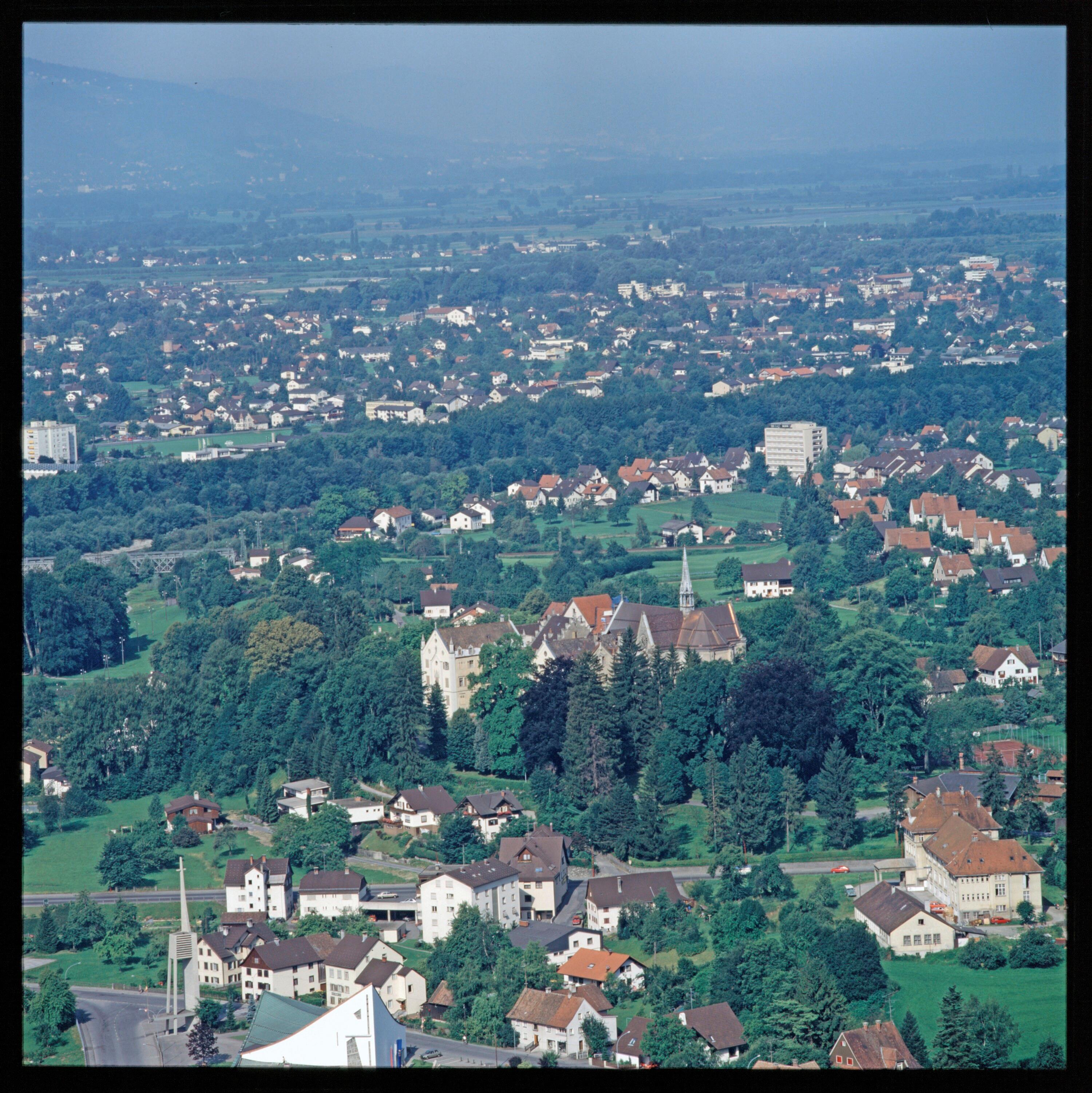 Kloster Riedenburg in Bregenz></div>


    <hr>
    <div class=