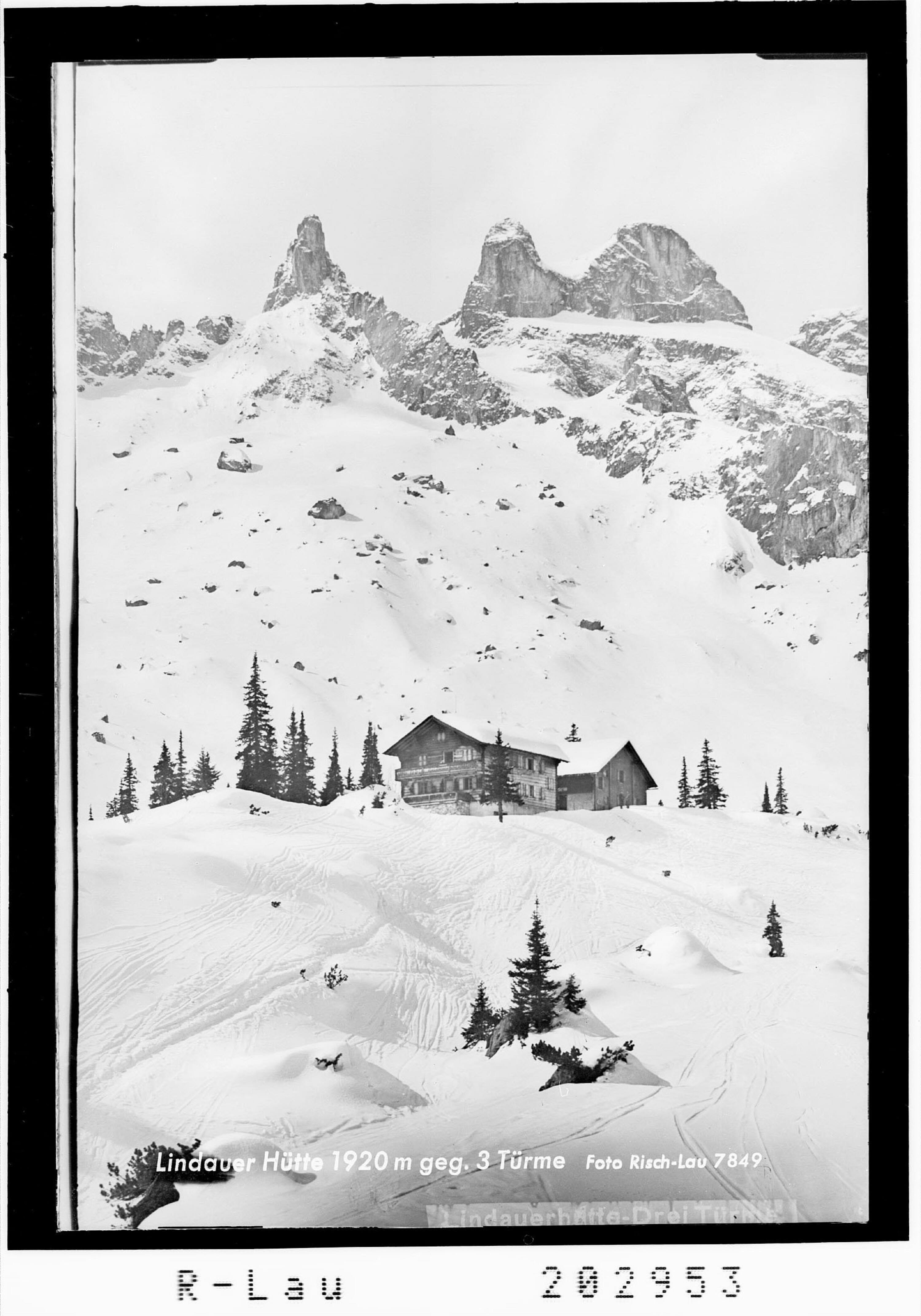 Lindauer Hütte 1920 m gegen Drei-Türme></div>


    <hr>
    <div class=