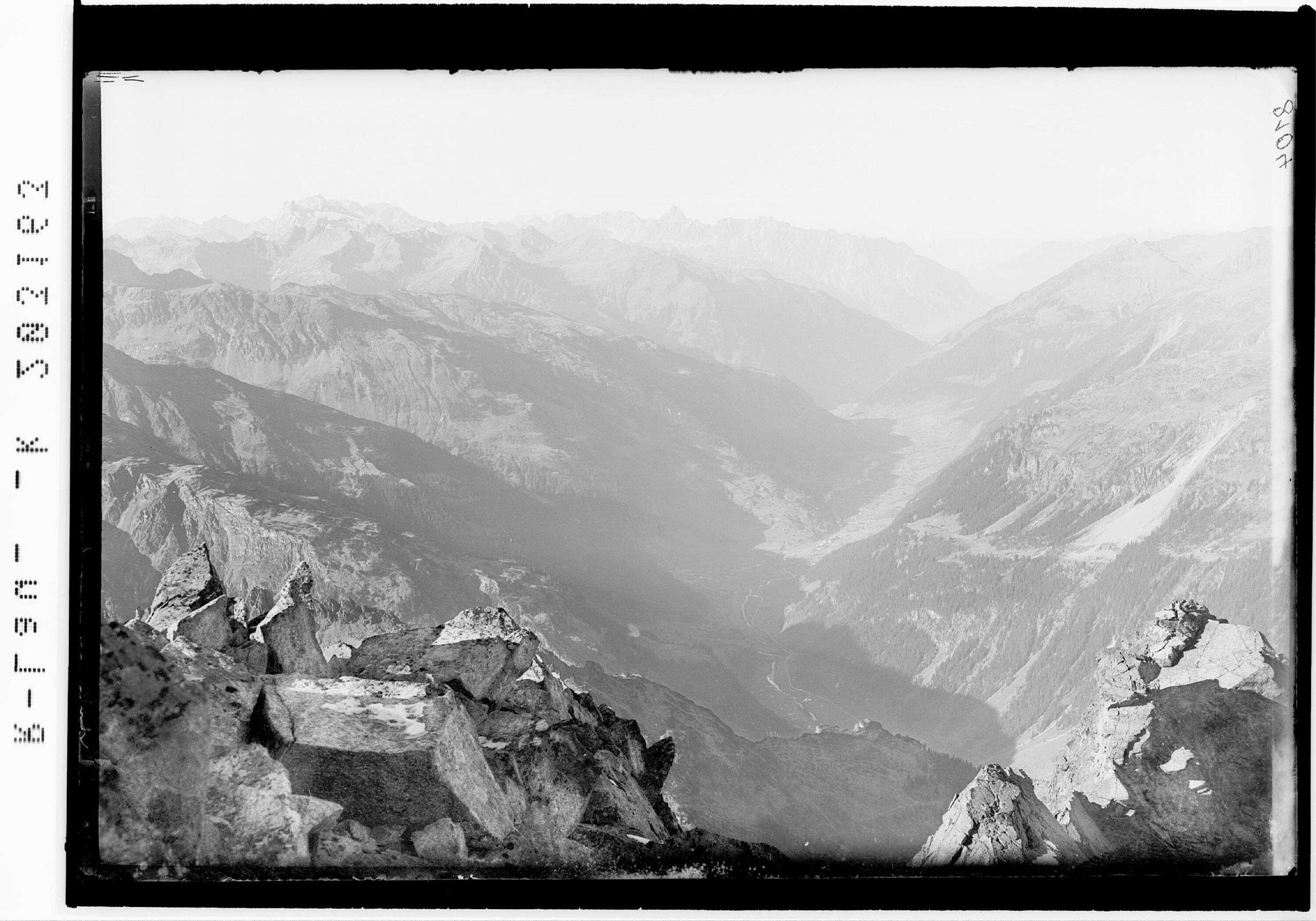 [Silvretta / Blick von der Vallüla in den Rhätikon mit Scesaplana und Zimba]></div>


    <hr>
    <div class=