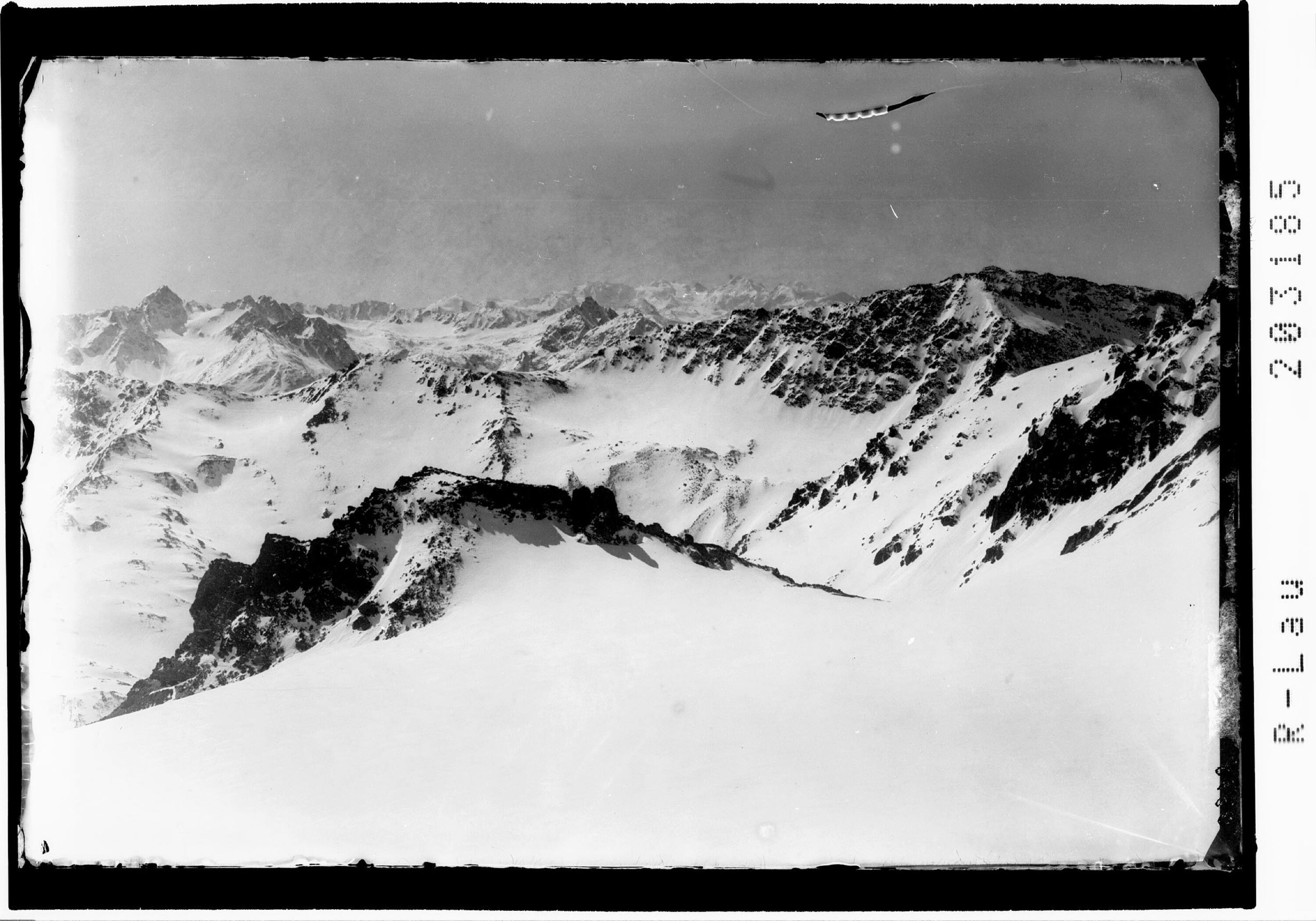 [Silvretta / Blick von der Hinteren Jamspitze gegen die Berninagruppe]></div>


    <hr>
    <div class=