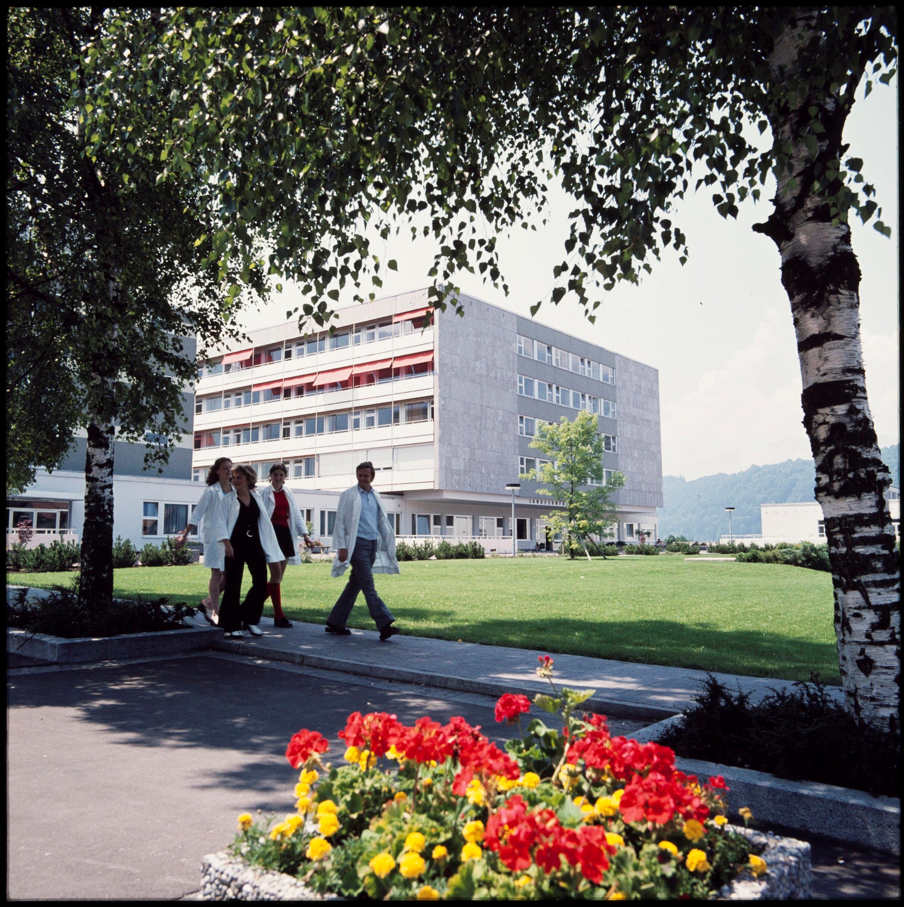 Landesunfallkrankenhaus></div>


    <hr>
    <div class=