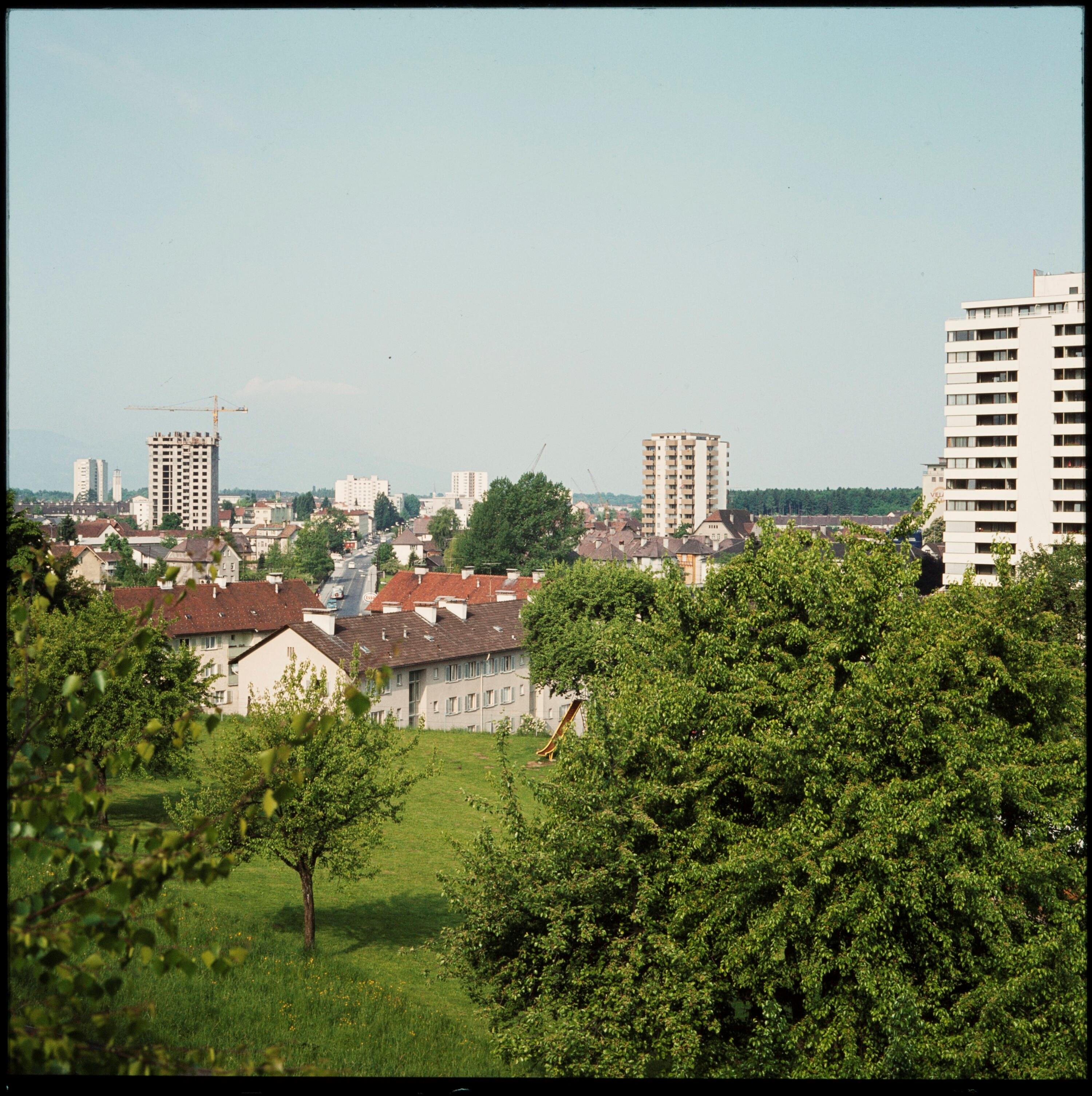 Bregenz - Hochhäuser (Skyline)></div>


    <hr>
    <div class=