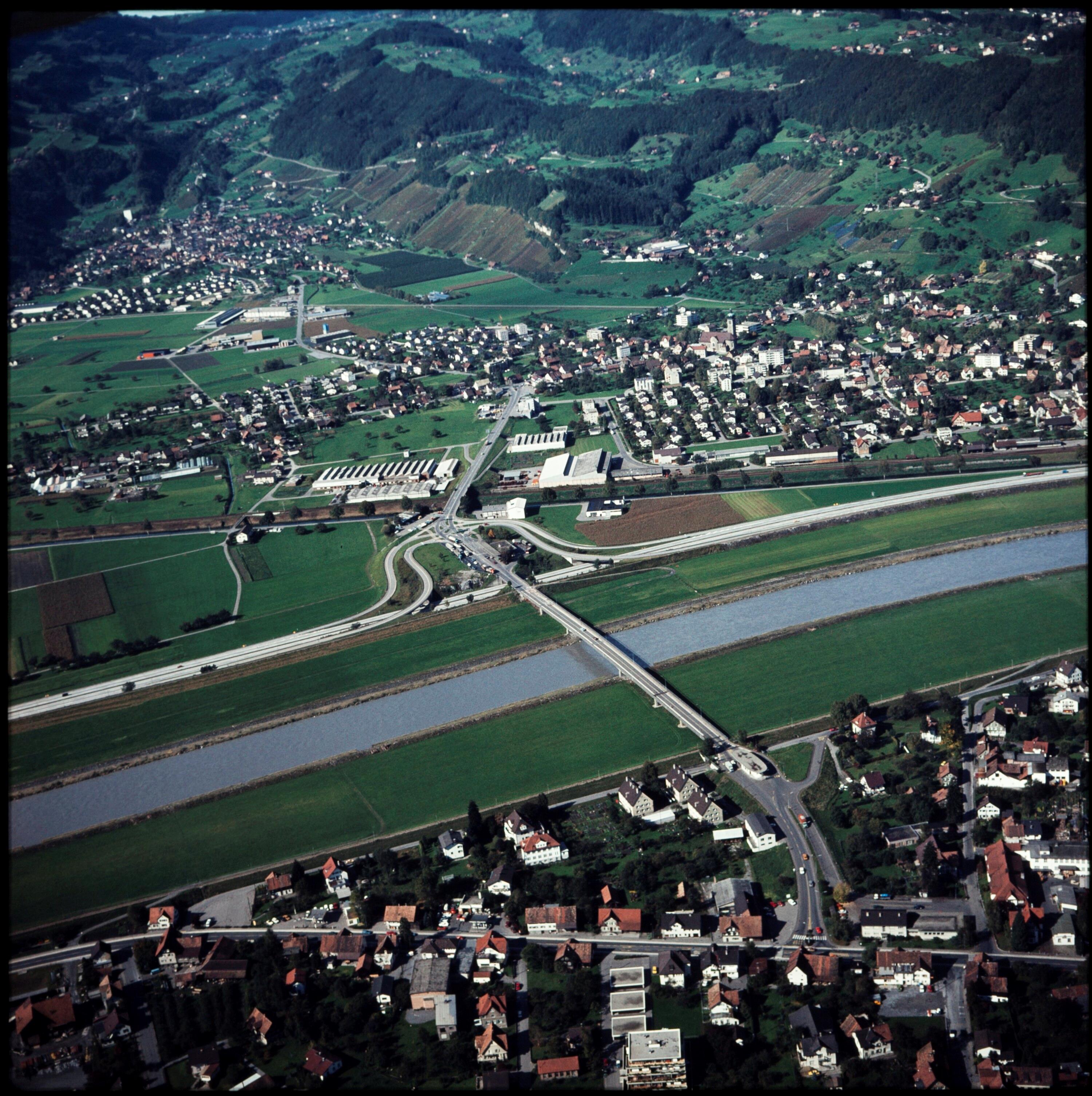 Au - Grenzübergang - Schweiz></div>


    <hr>
    <div class=