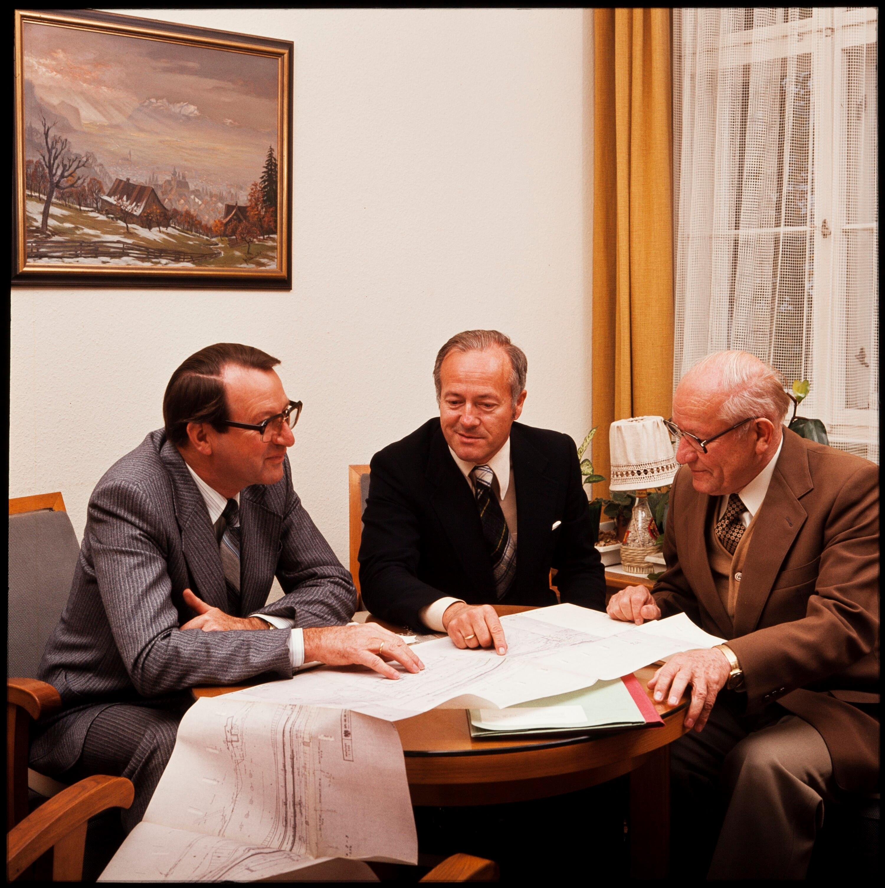 LR Rümmele, Gehrer und Hofrat Schnetzer></div>


    <hr>
    <div class=