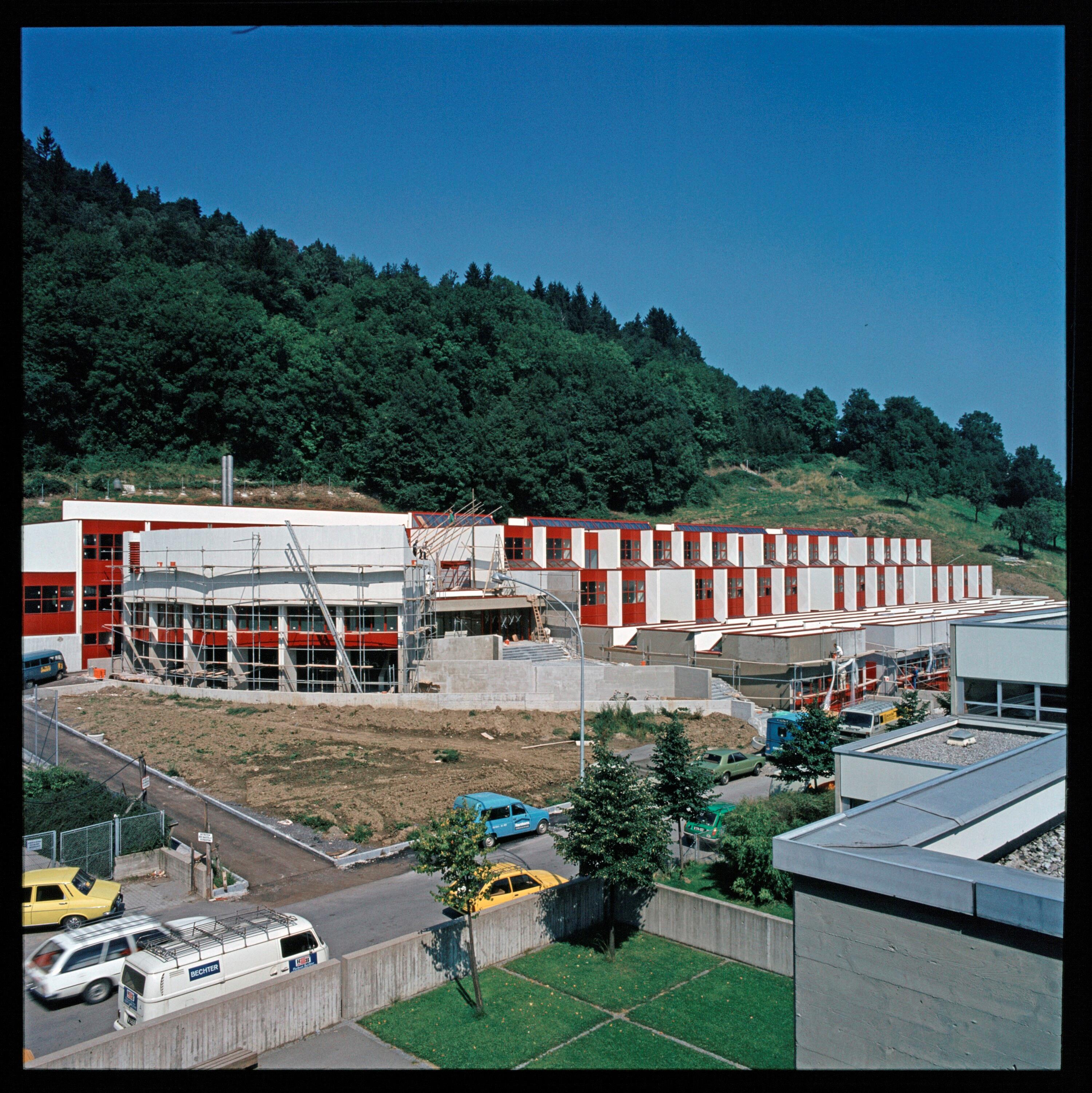 Berufschule Feldkirch - aussen></div>


    <hr>
    <div class=